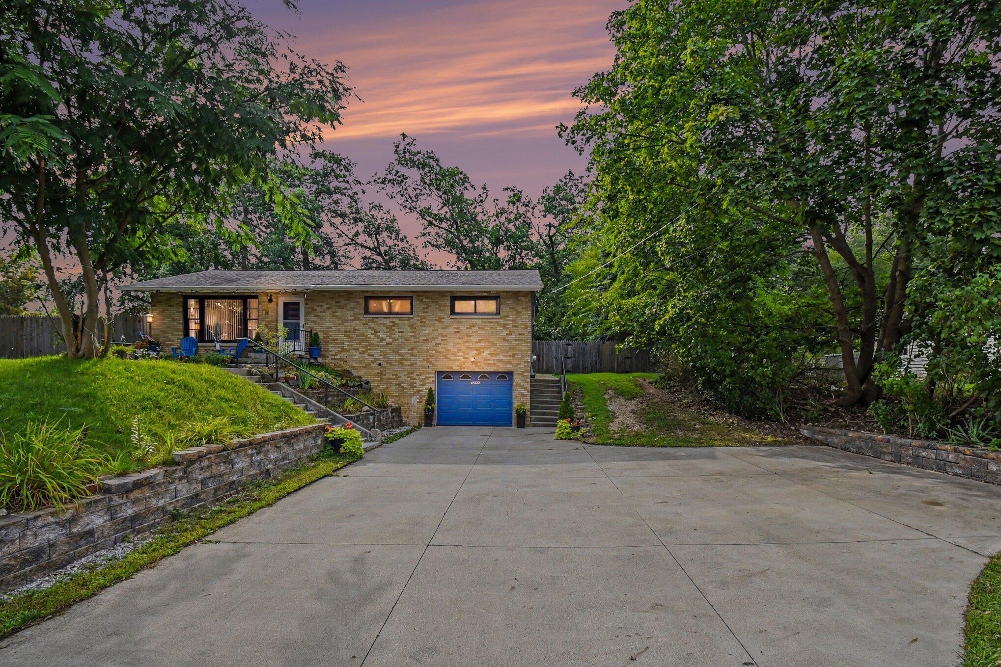 3895 Burlingame Avenue SW — photo