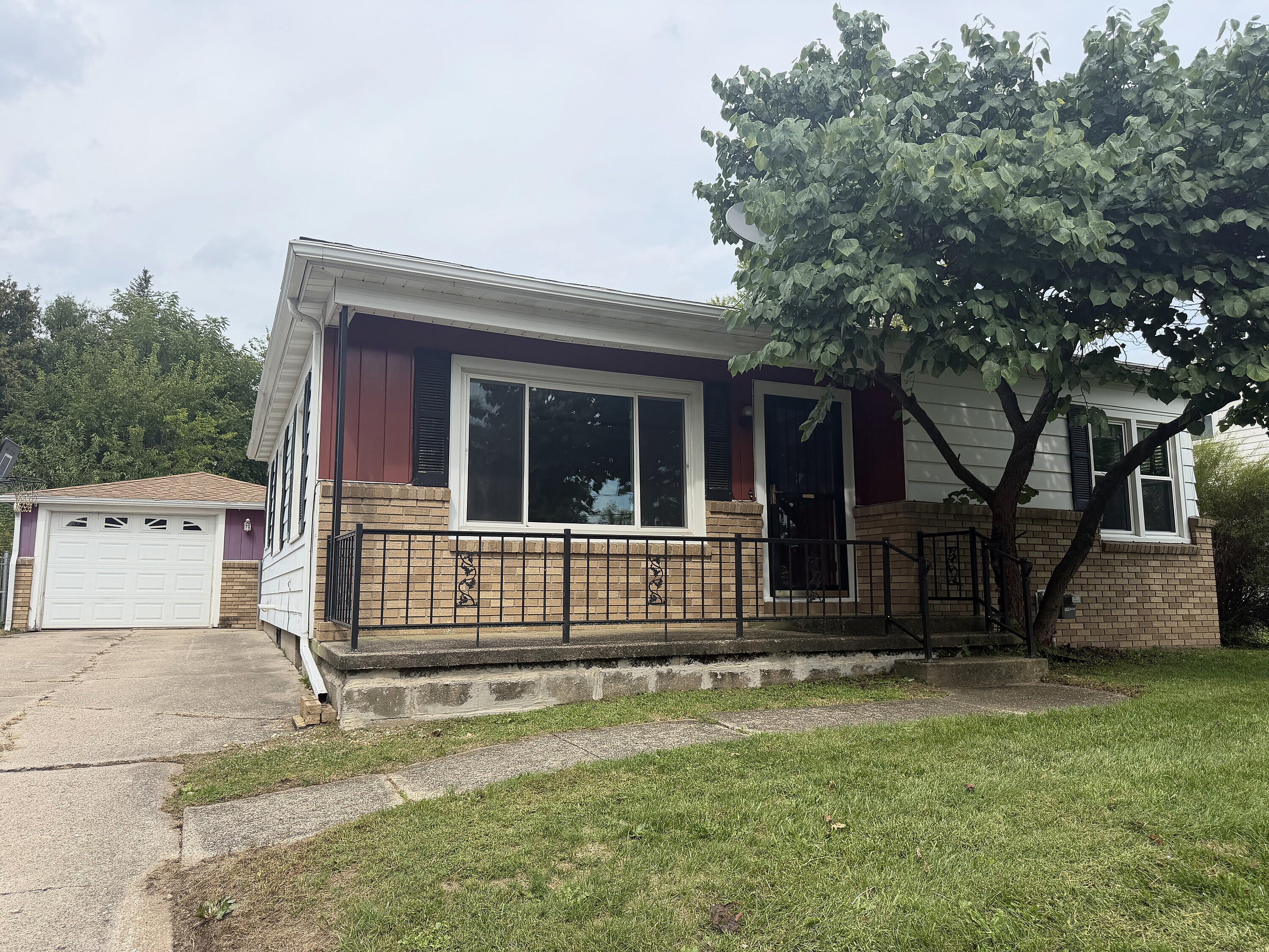 319 E Grant Street — photo