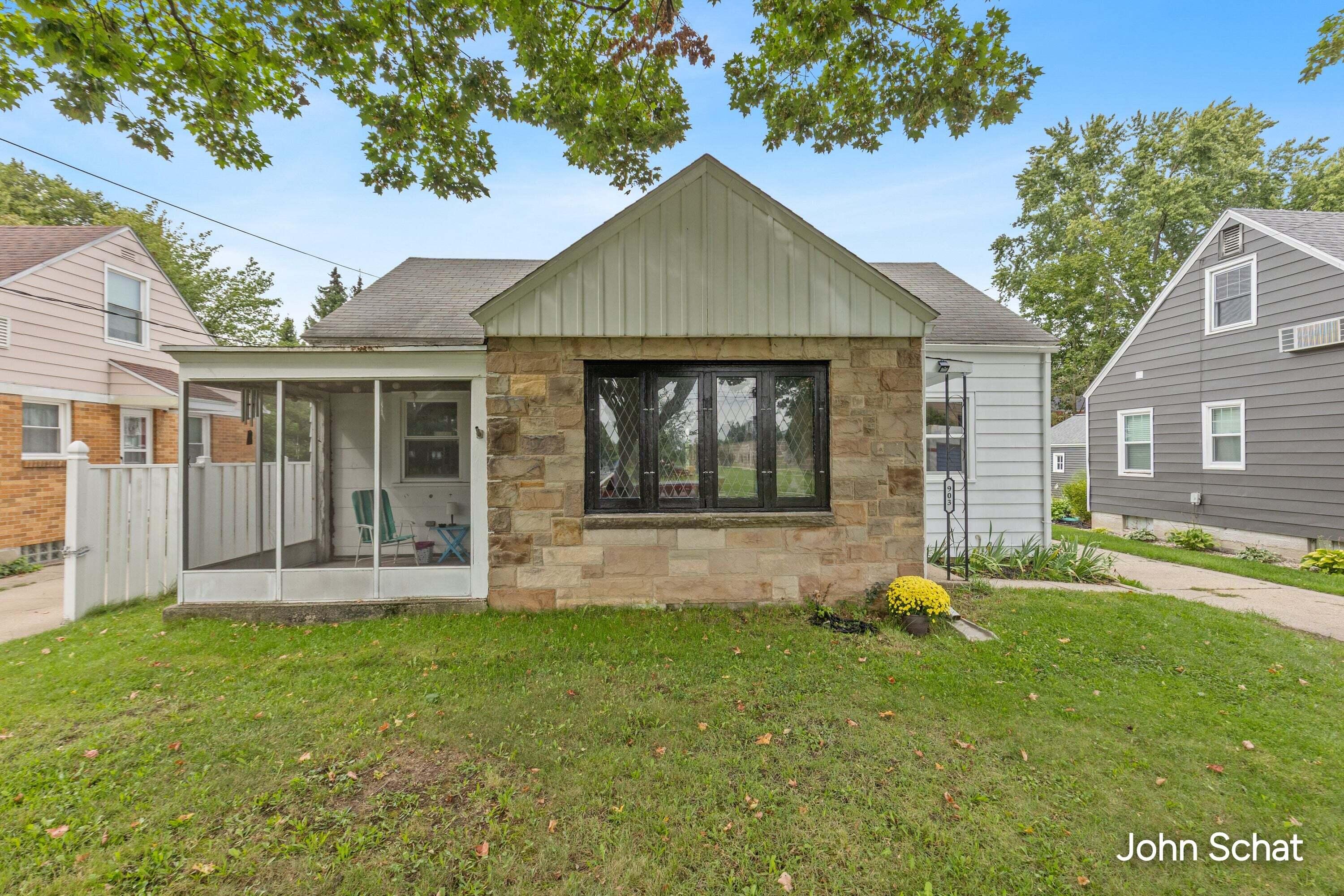 903 Edna Street SE — photo