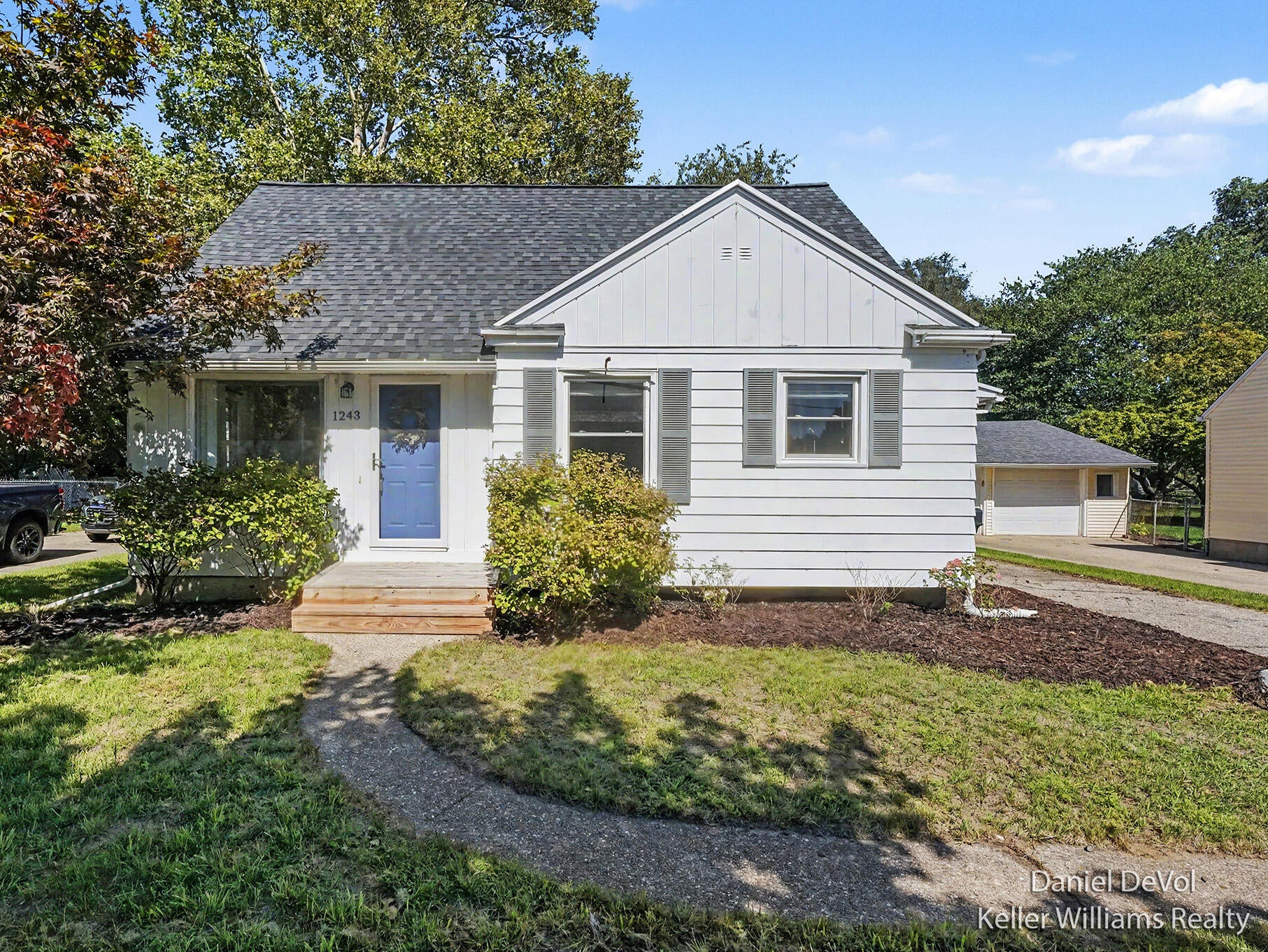 1243 NE Northlawn Street NE — photo