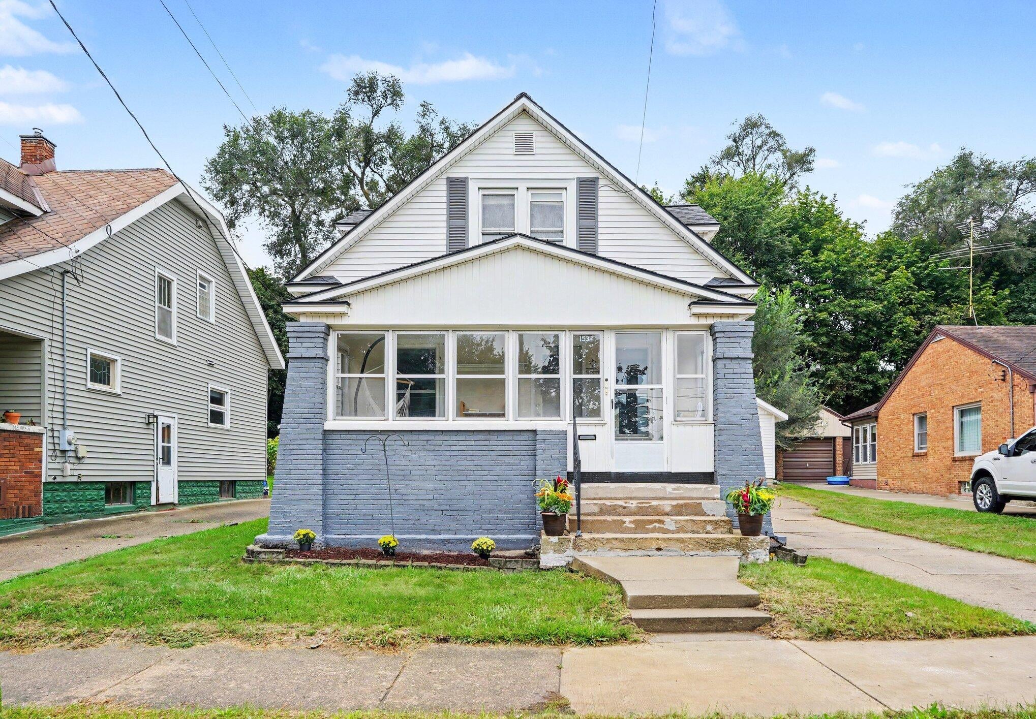 1537 Powers Avenue NW — photo