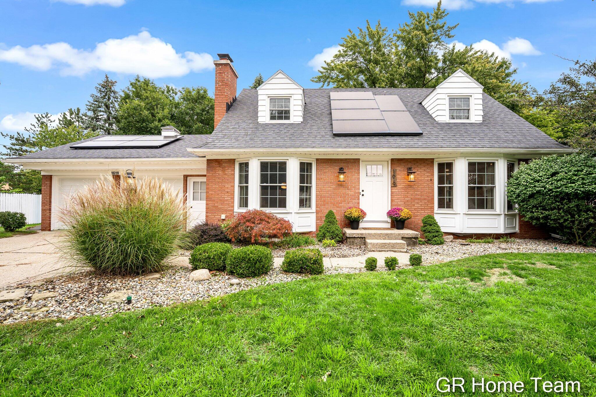 1619 Millbrook Street SE — photo