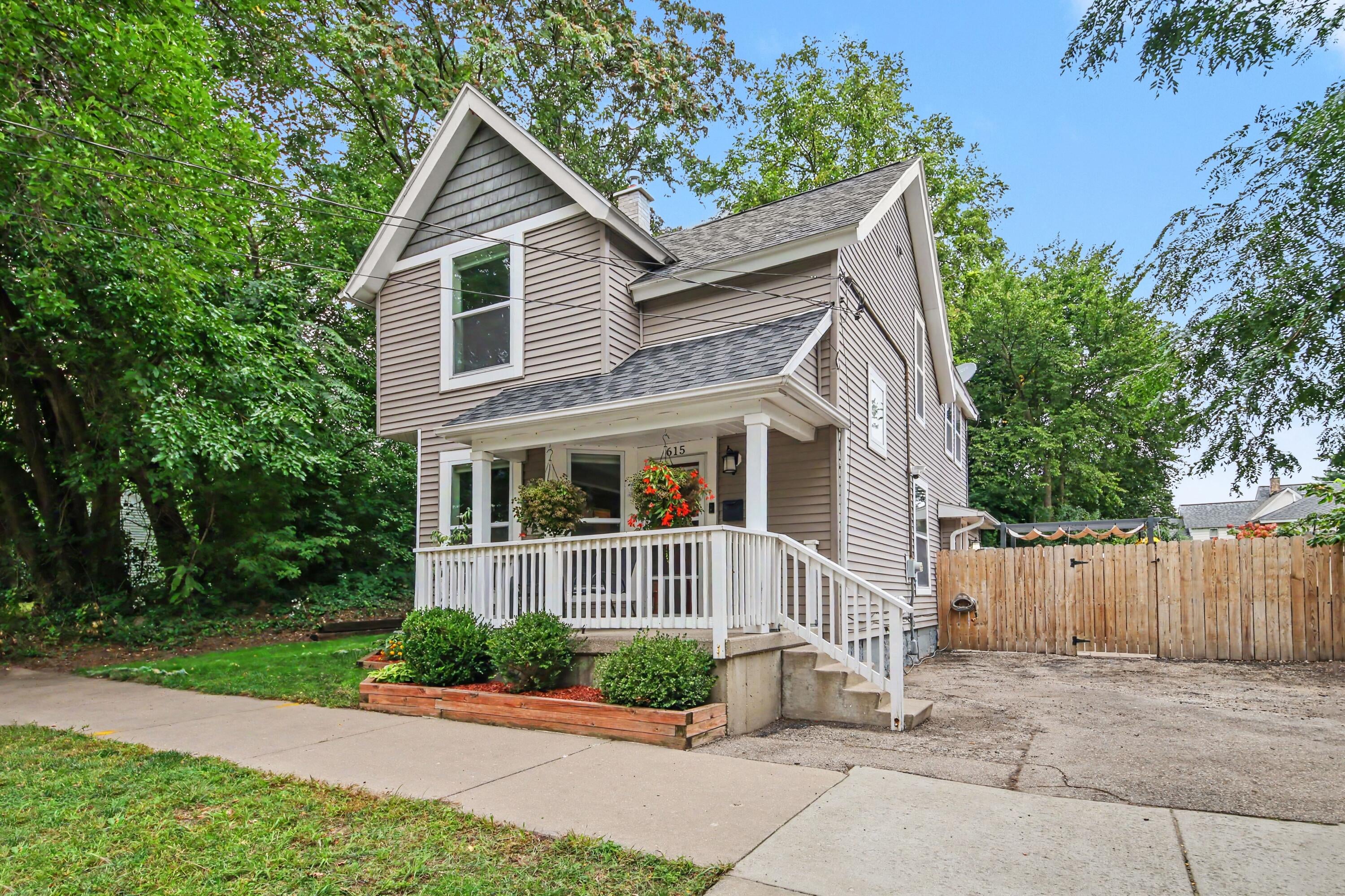 615 Sherman Street SE — photo