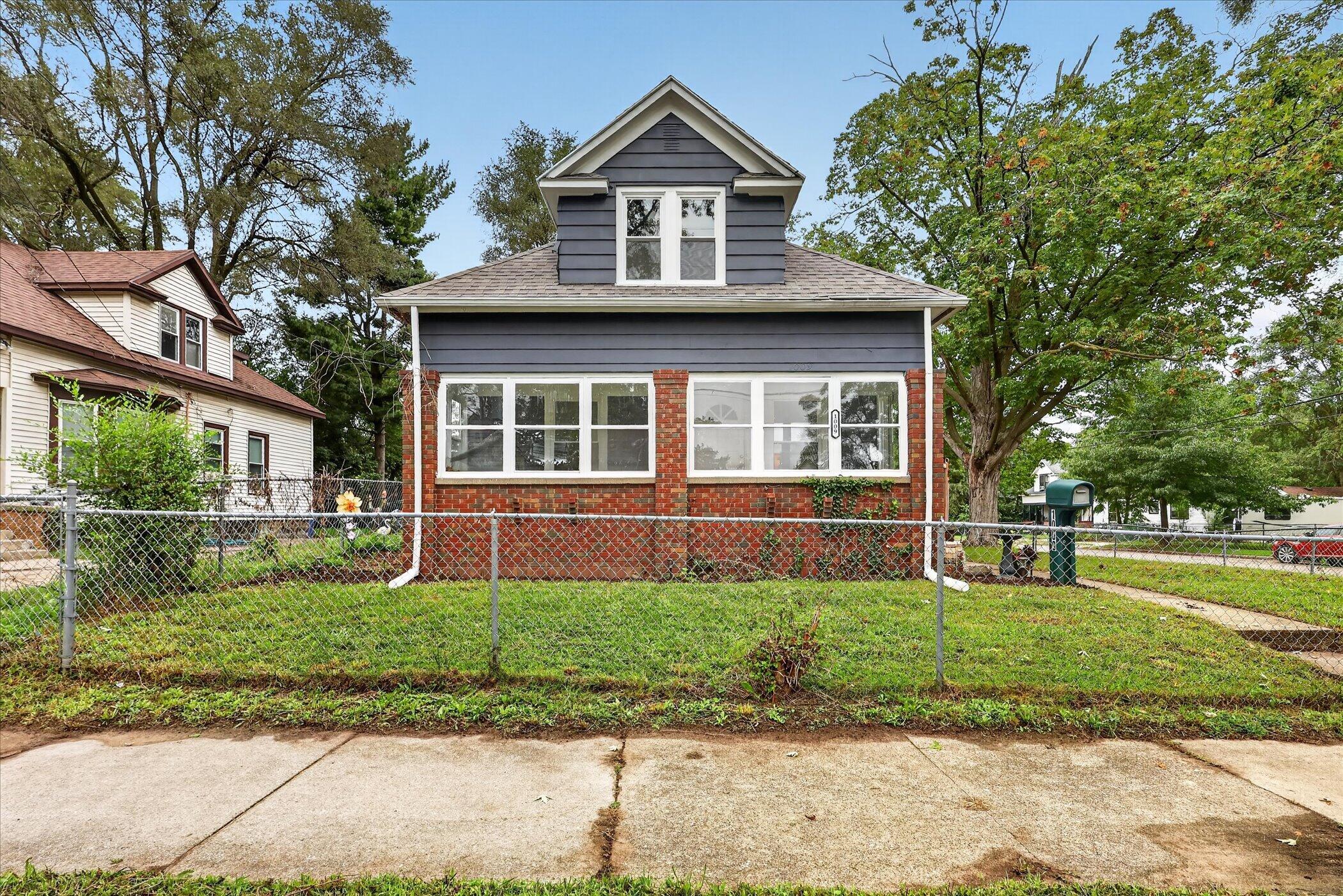 1009 Adams Street SE — photo