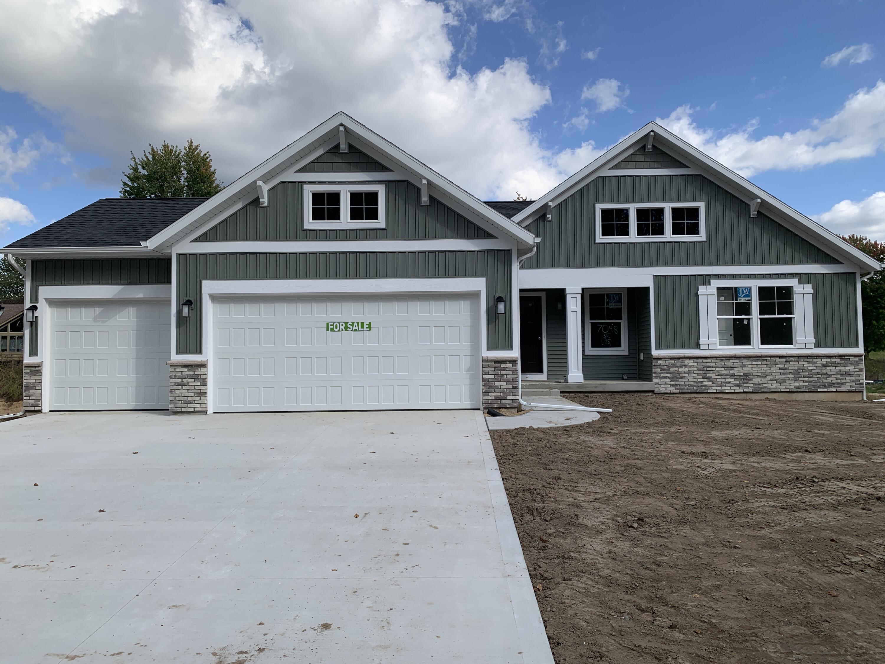 7048 Pinehurst Drive NE — photo