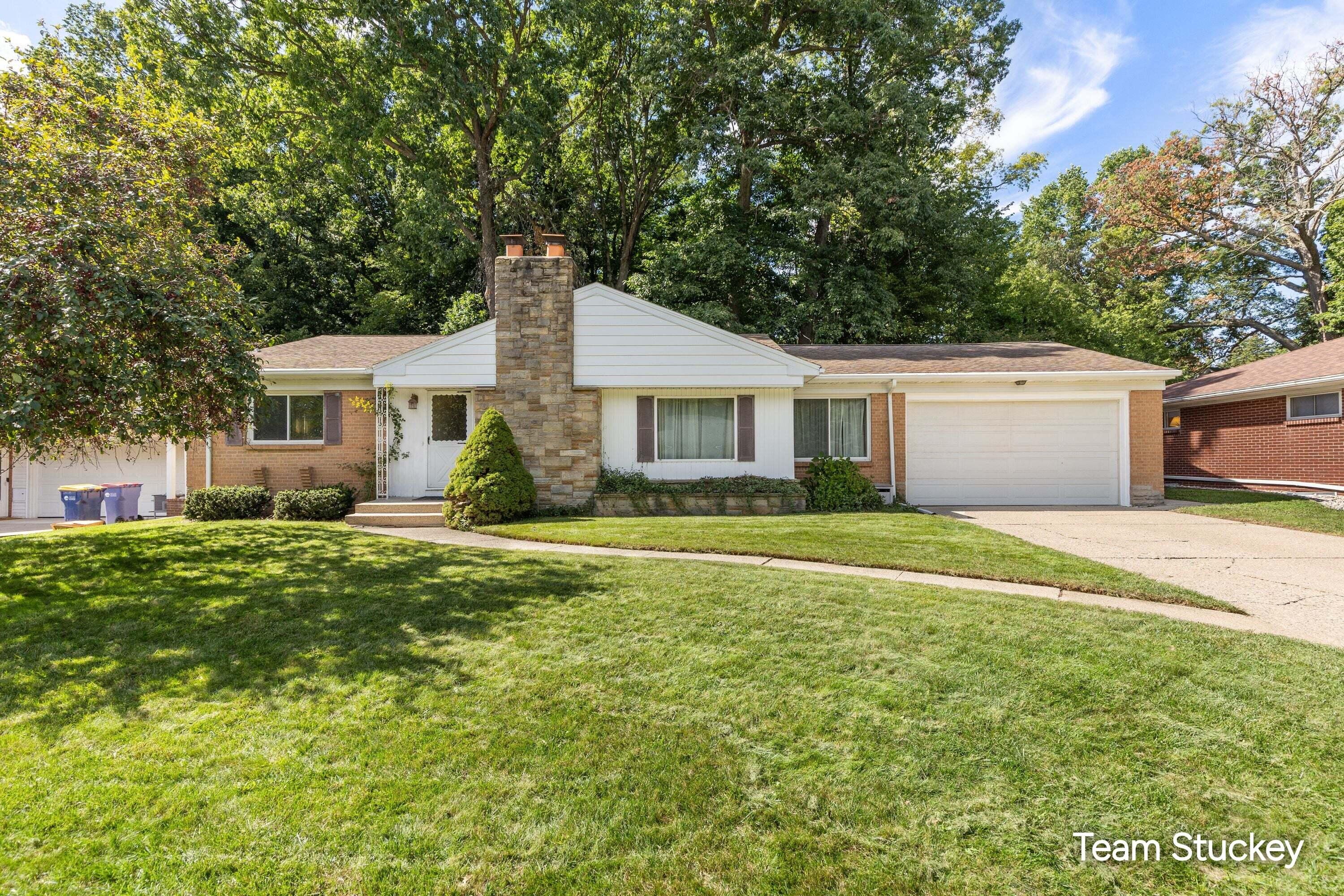 1127 Maplegrove Drive NW — photo
