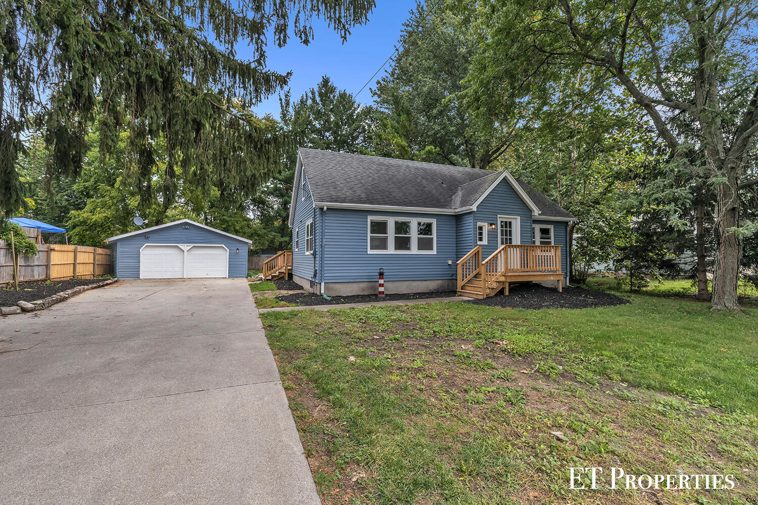 3962 Ivanrest Avenue SW — photo