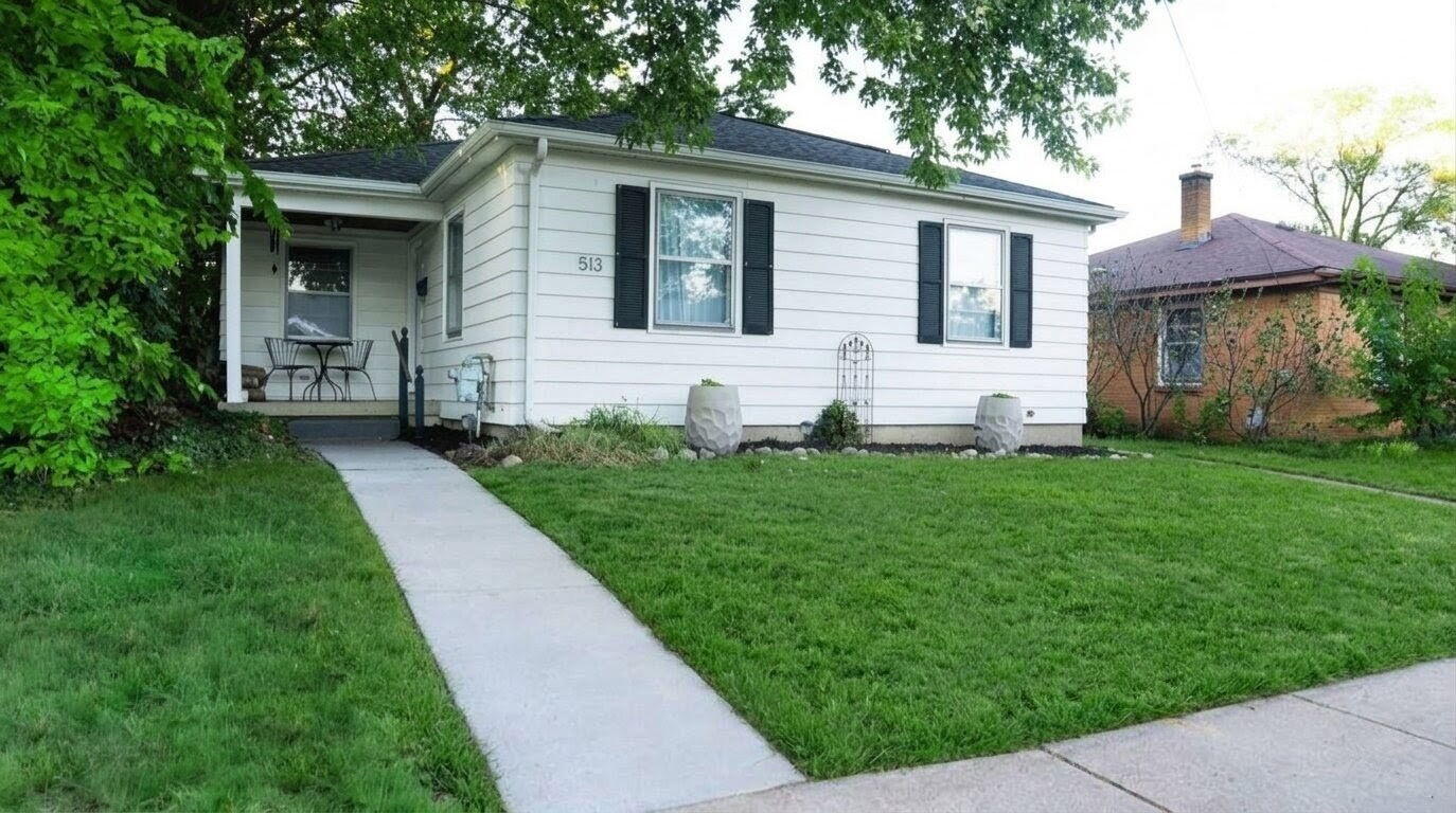 513 Julia Street NE — photo