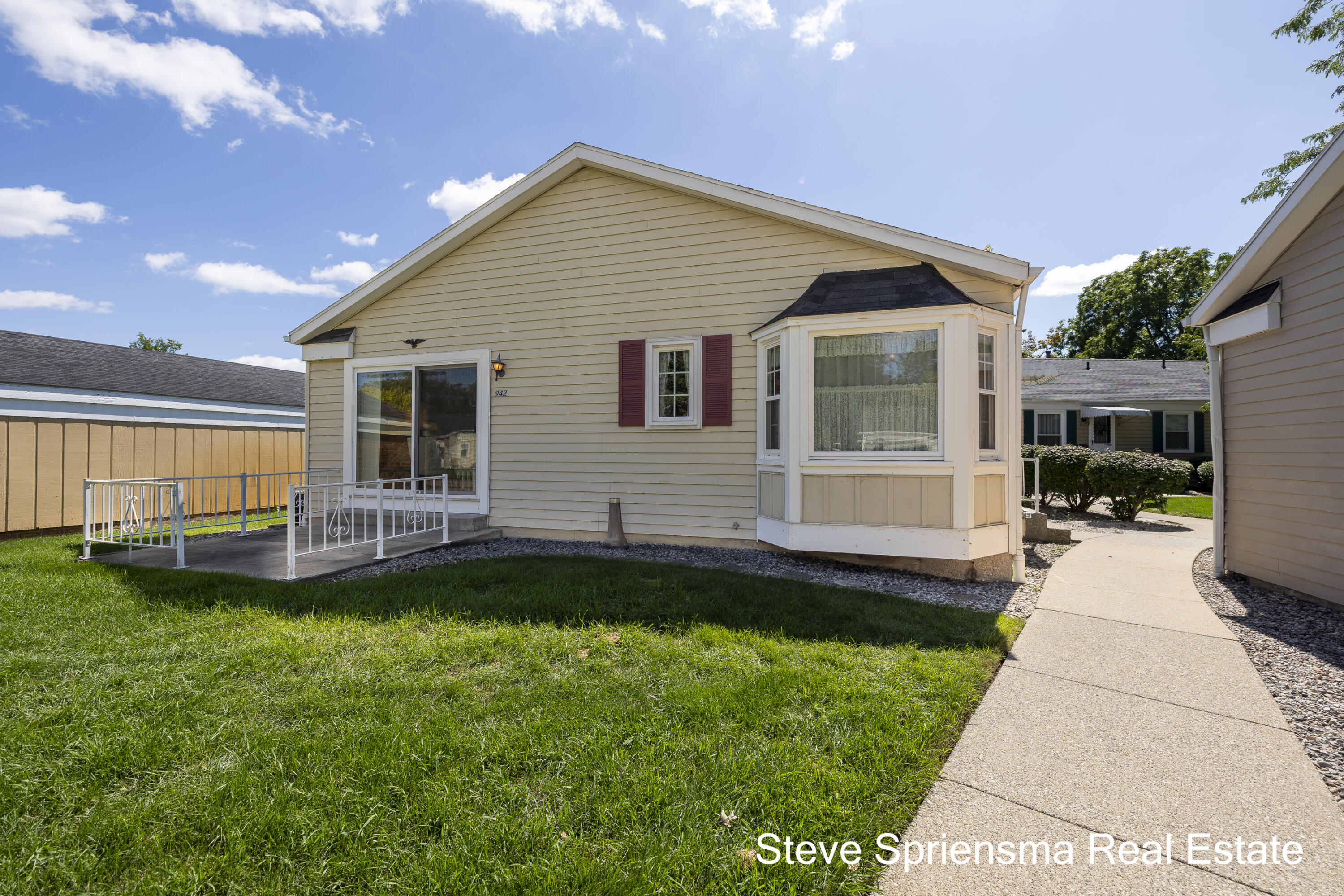 942 Village Lane — photo