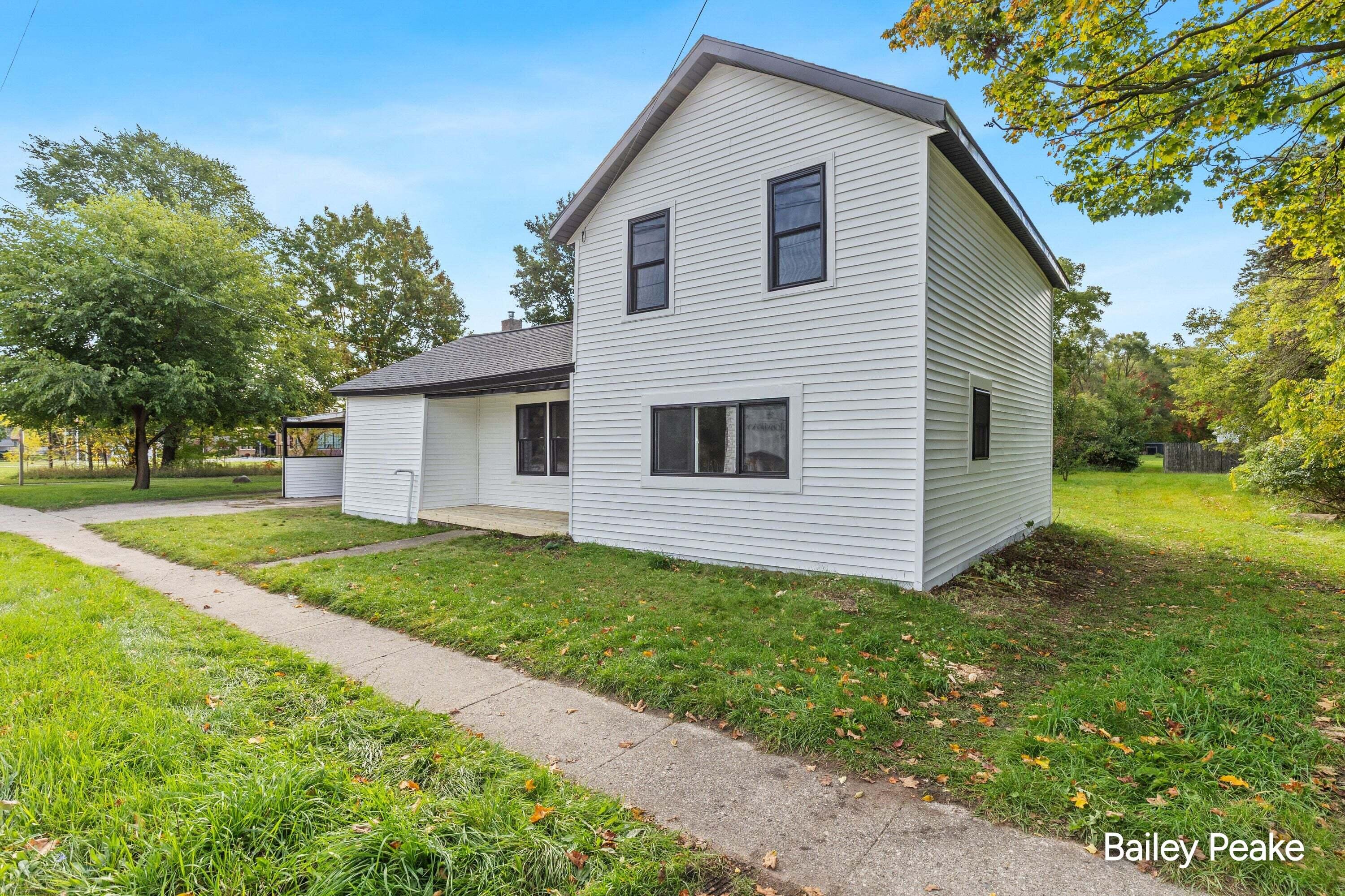 178 W Muskegon Street NE — photo