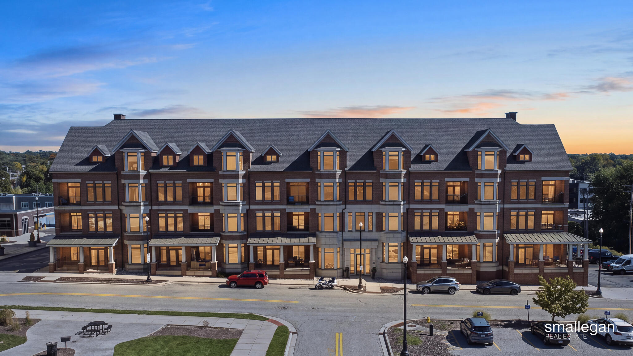 430 Union Avenue NE Unit: 208 — photo