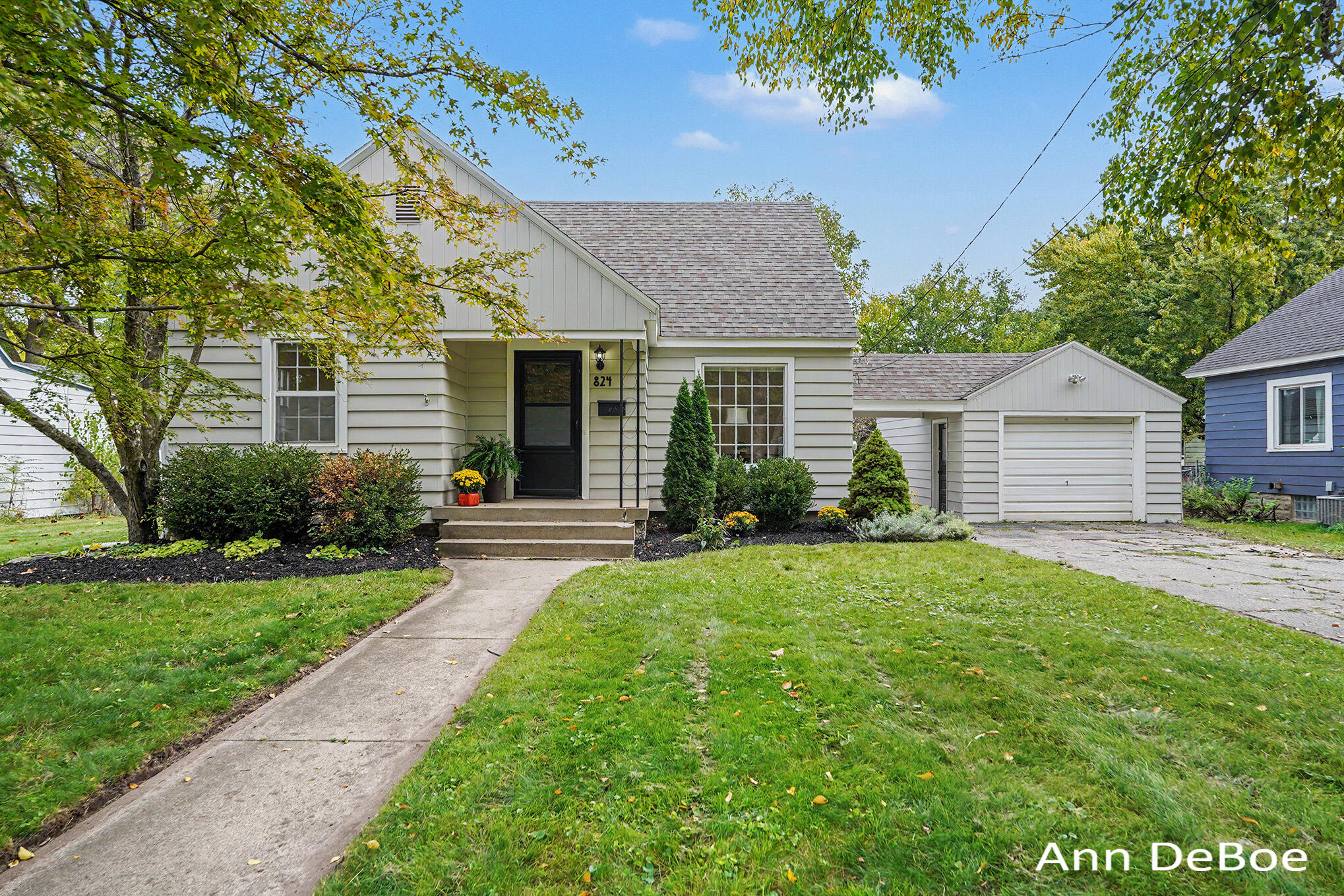 824 Union Avenue NE — photo