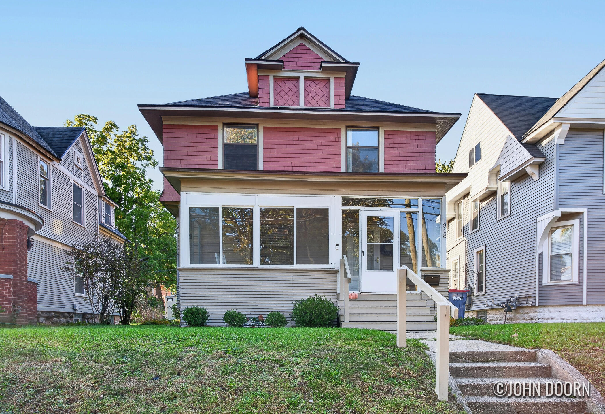 1318 Wealthy Street SE — photo