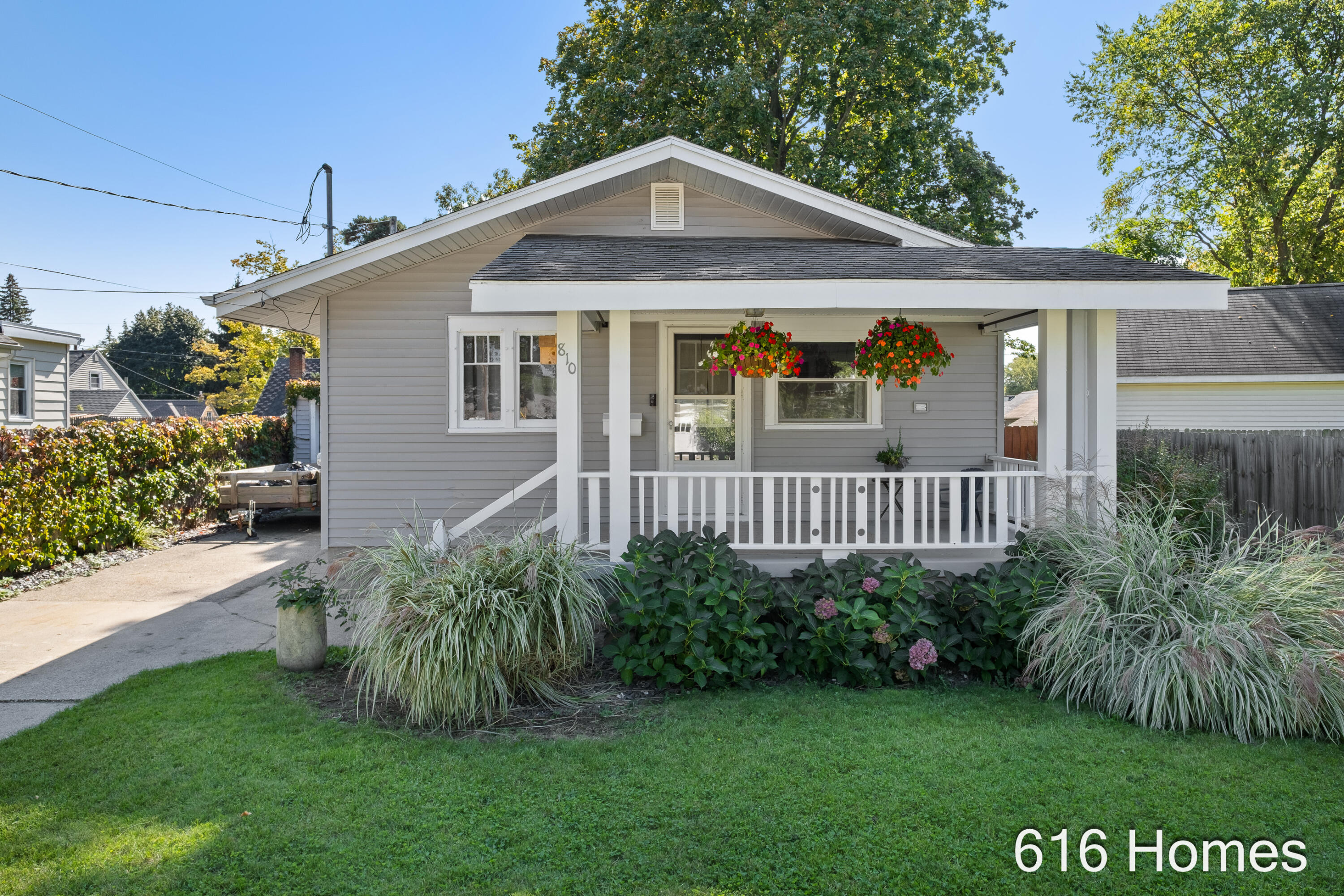 810 Oaklawn Street NE — photo