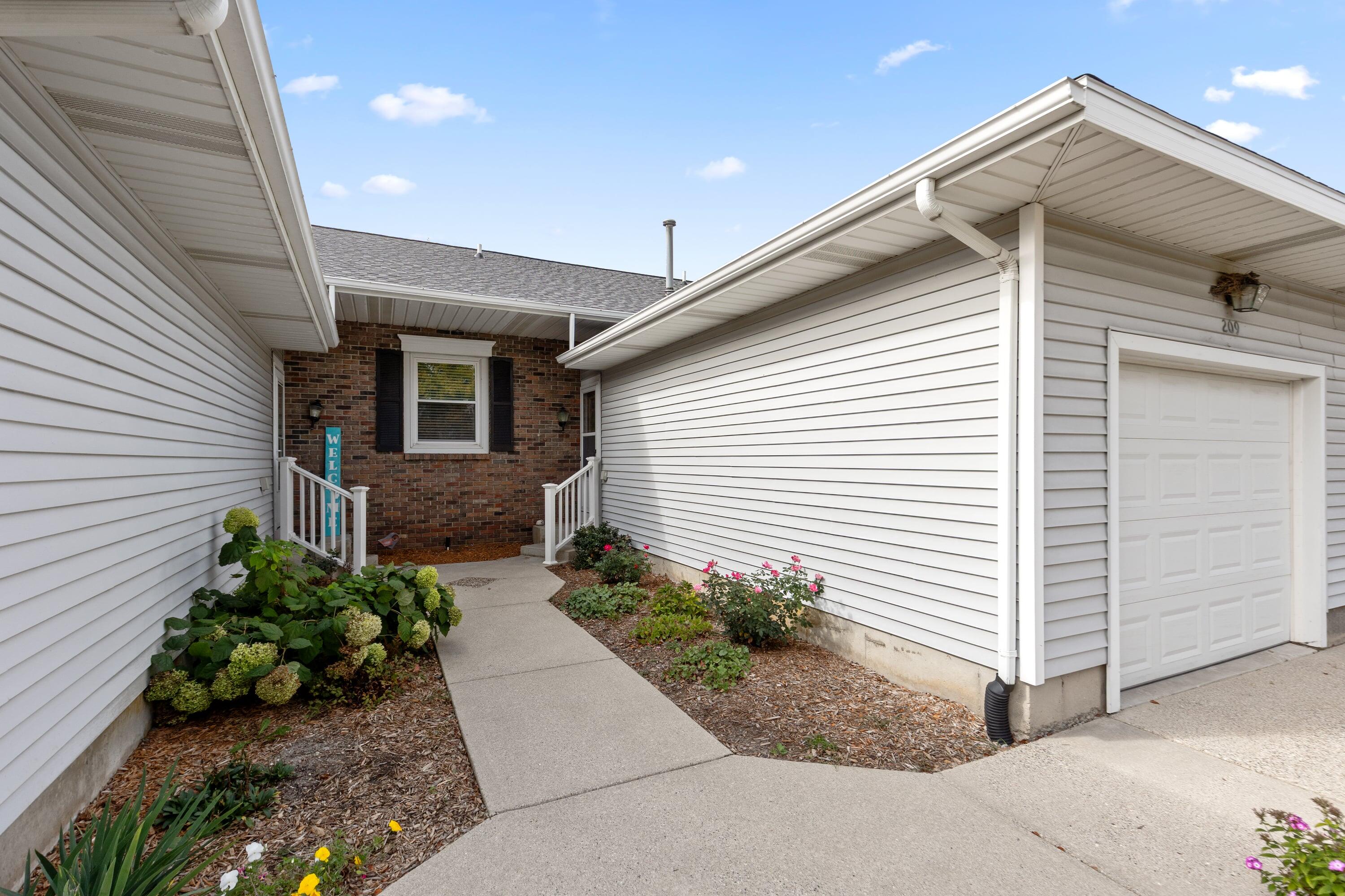 209 Pippin Drive NW — photo