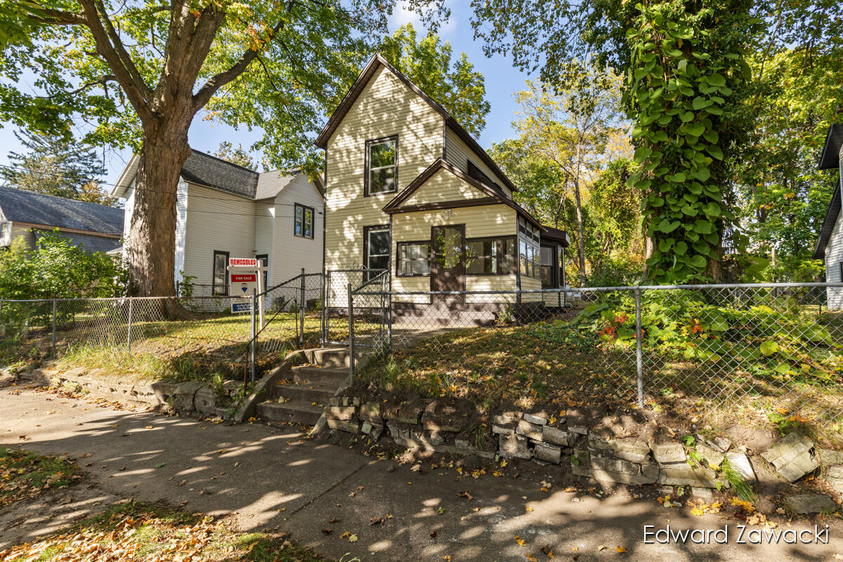 1043 Sigsbee Street SE — photo