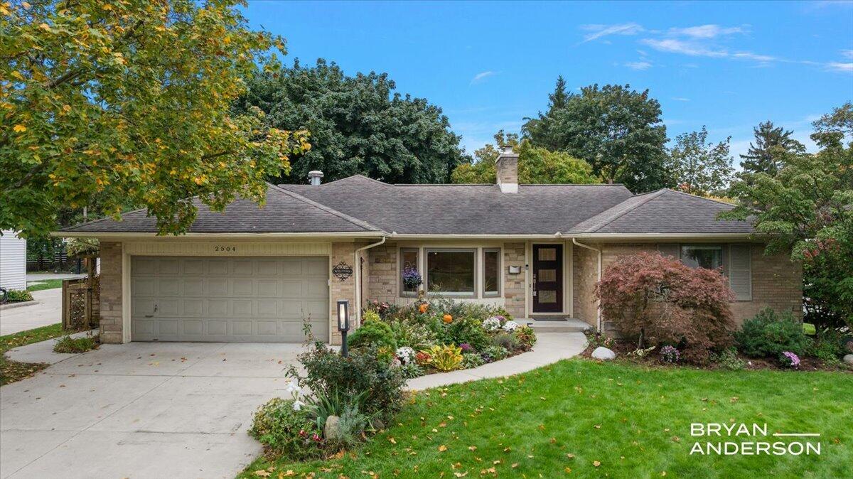 2504 Beechwood Drive SE — photo