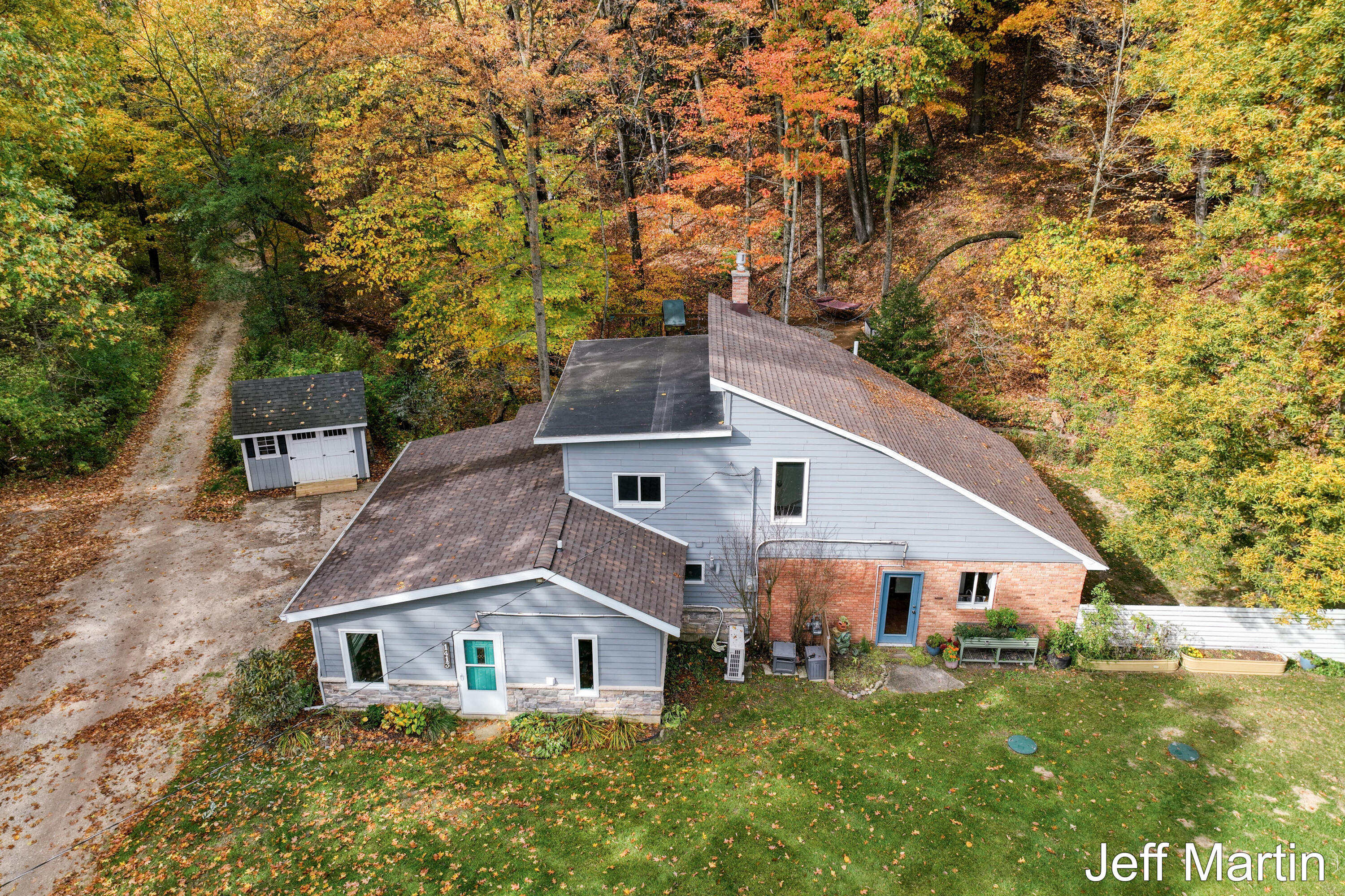 1413 Grand River Drive NE — photo