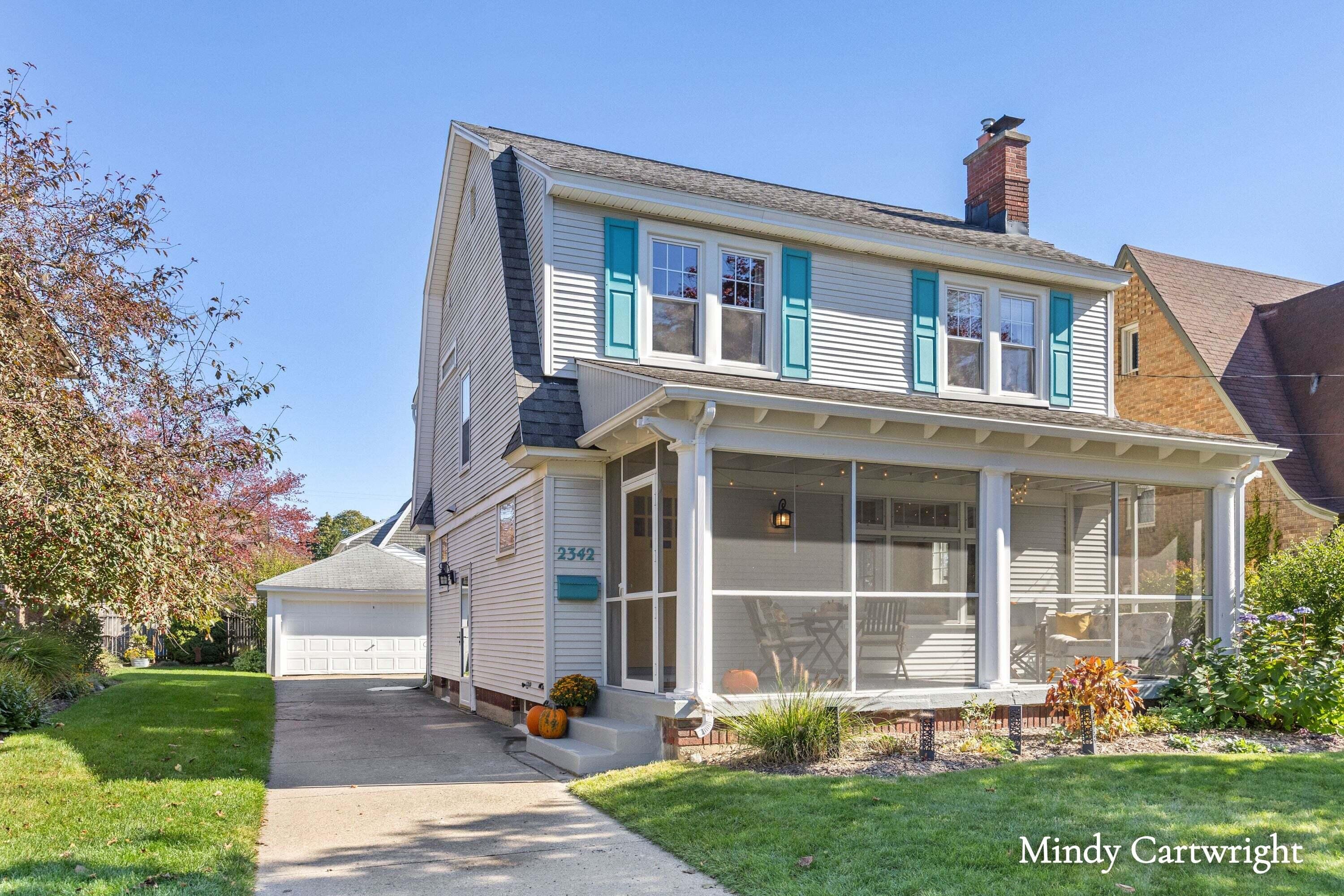 2342 Paris Avenue SE — photo