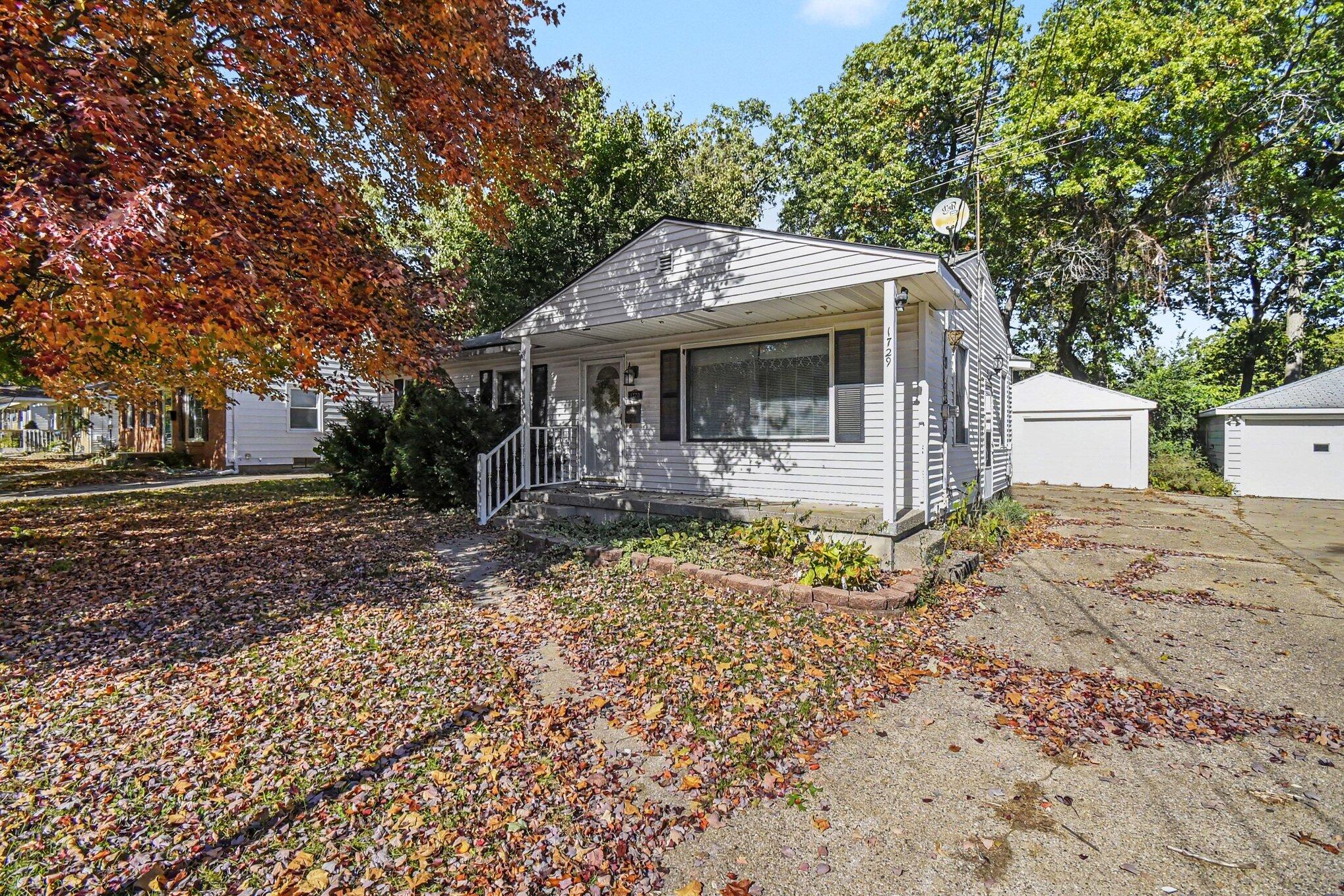 1729 Kentfield Street SW — photo