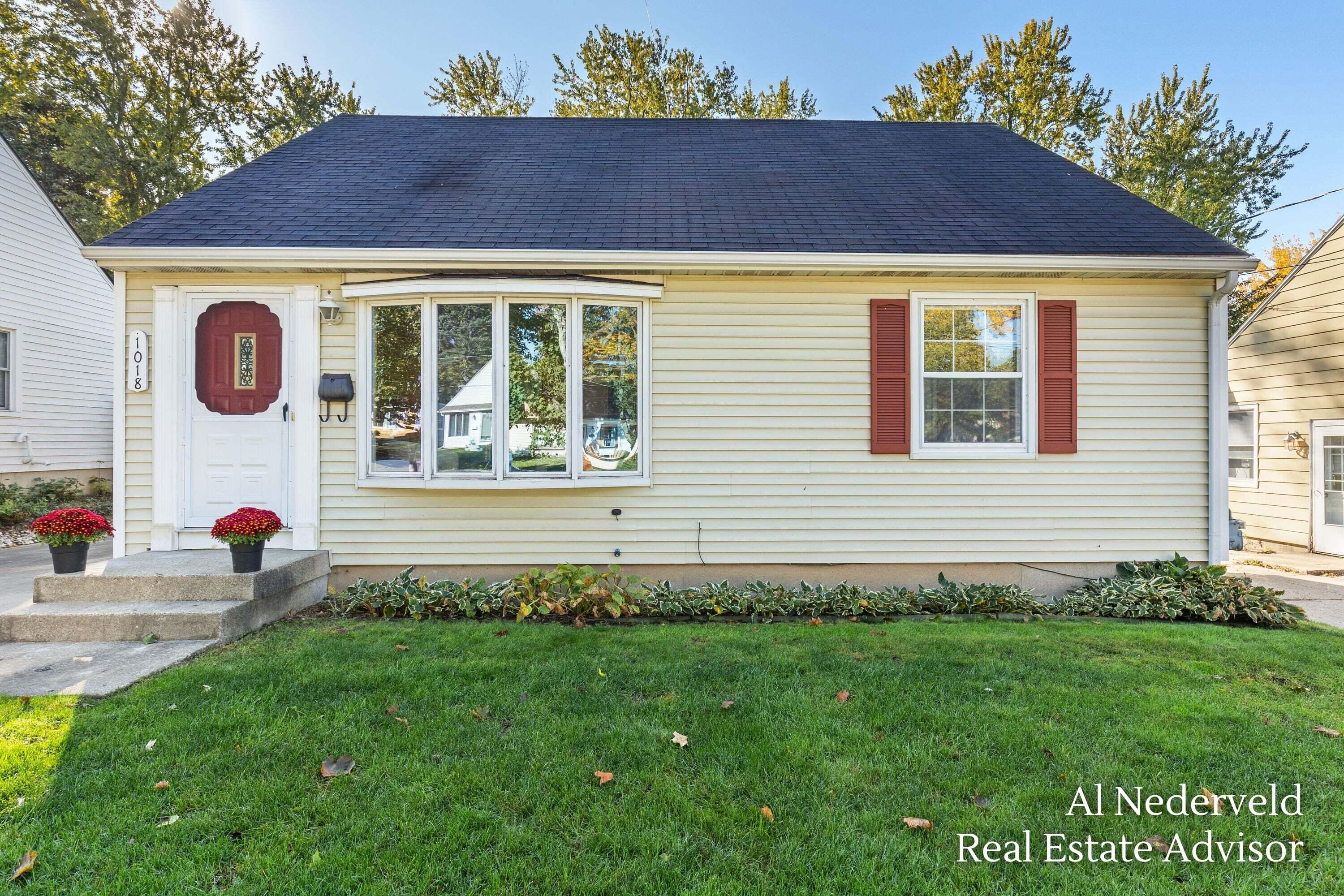 1018 Kentwood Drive NE — photo