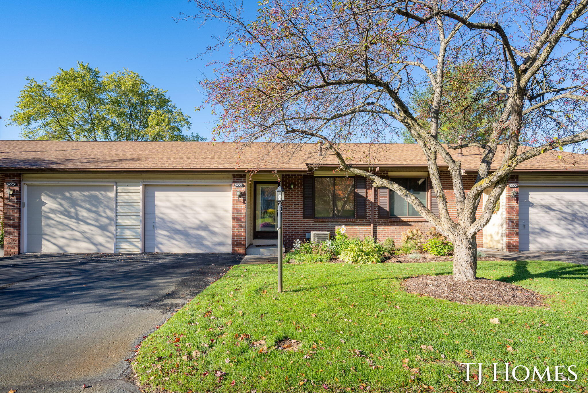 8775 Courtland Drive NE — photo