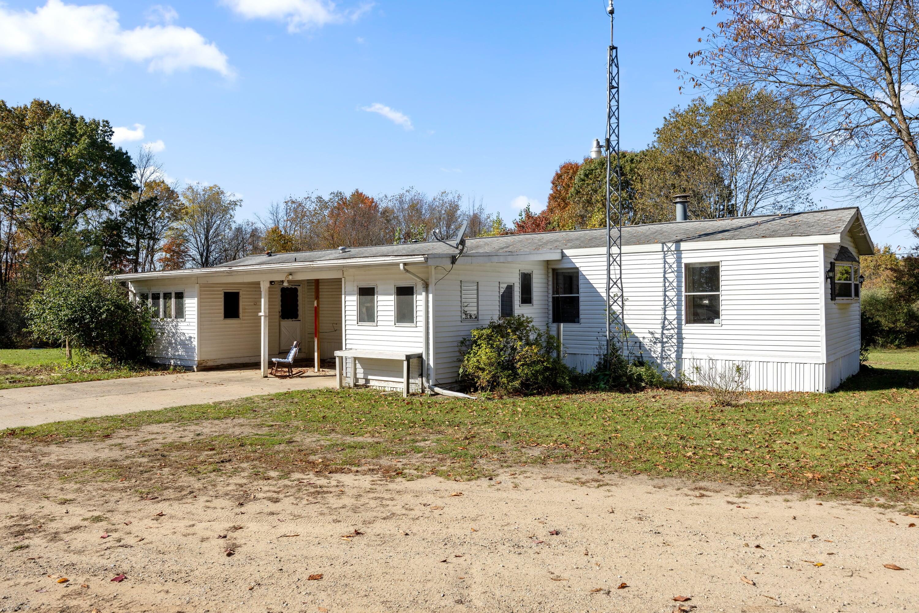 1544 18 Mile Road NE — photo