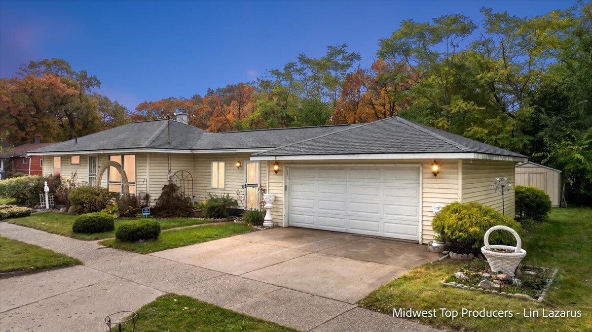 1499 Roberts Street — photo