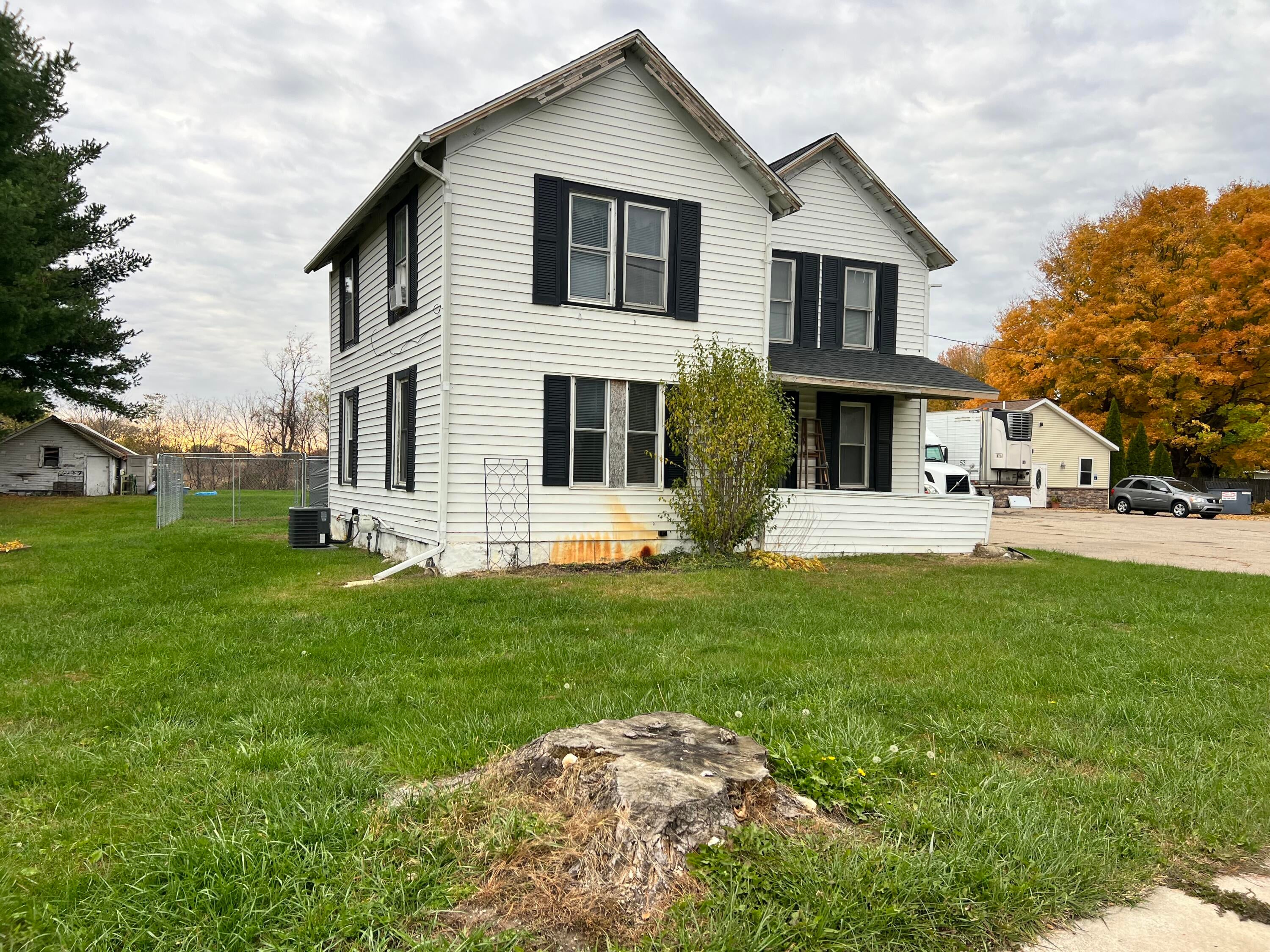 560 S Grand Street — photo