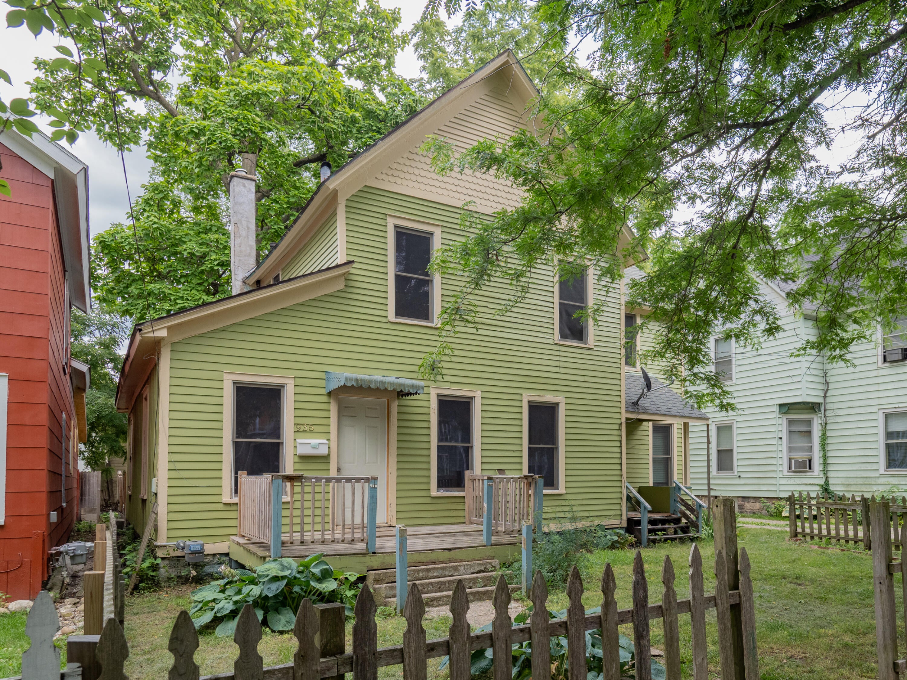 935 Osborne Street — photo