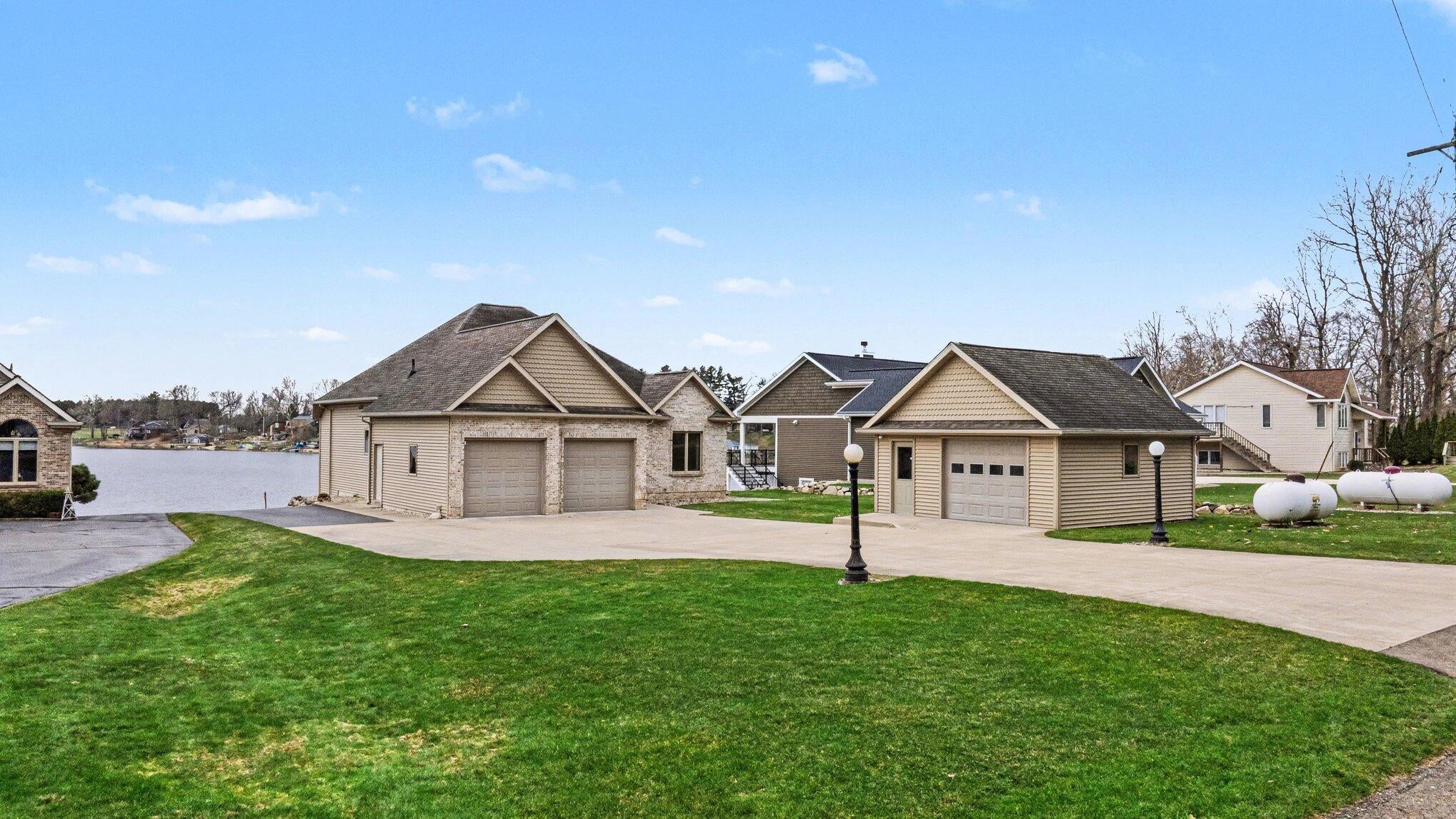 48855 Howard Drive — photo