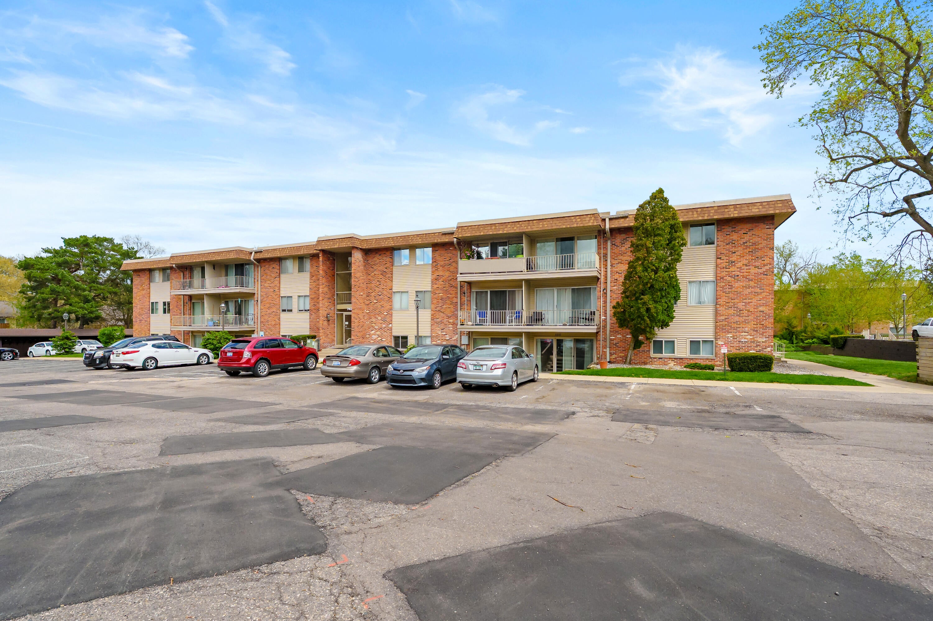742 W Kilgore Road 307 — photo