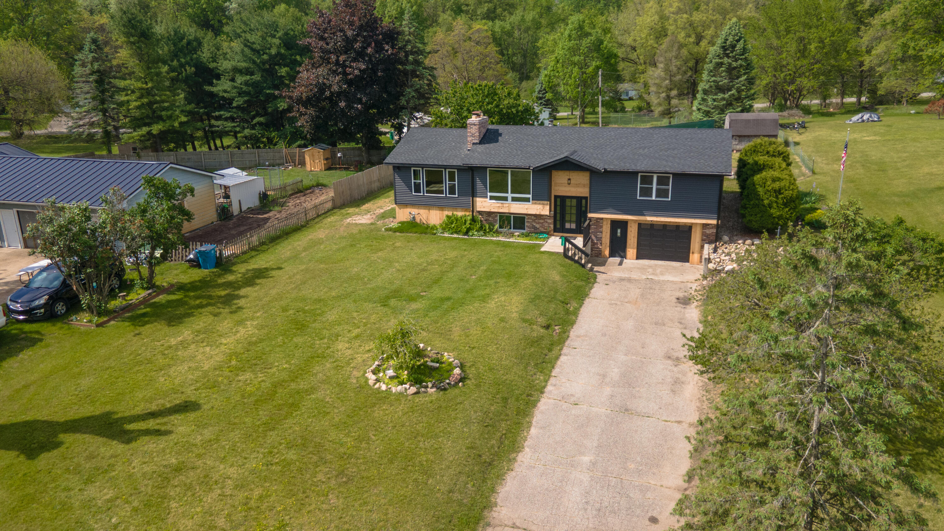 11300 Elizabeth Drive, Three Rivers, MI 49093 — photo 2
