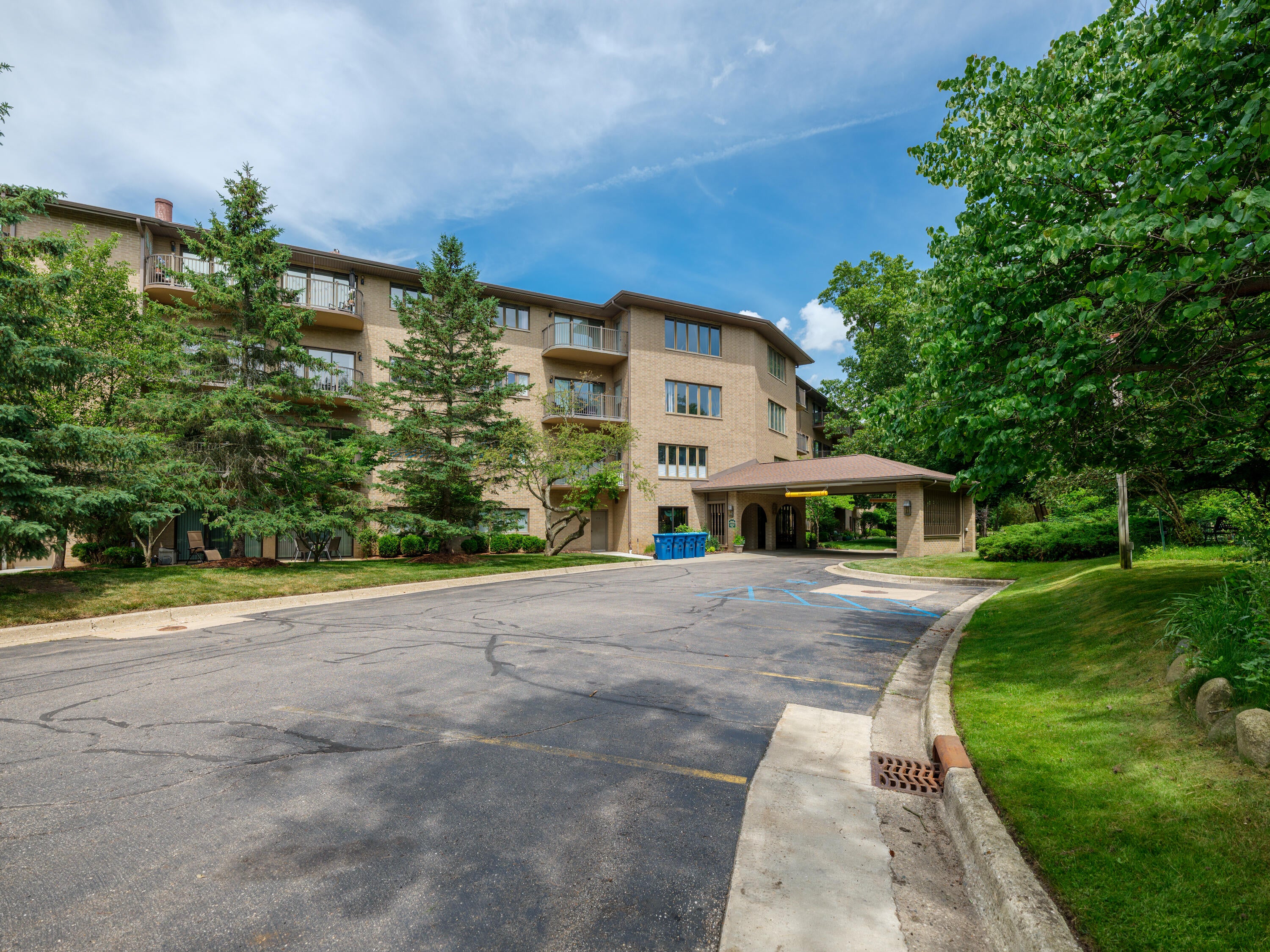 4040 Greenleaf Circle 409 — photo