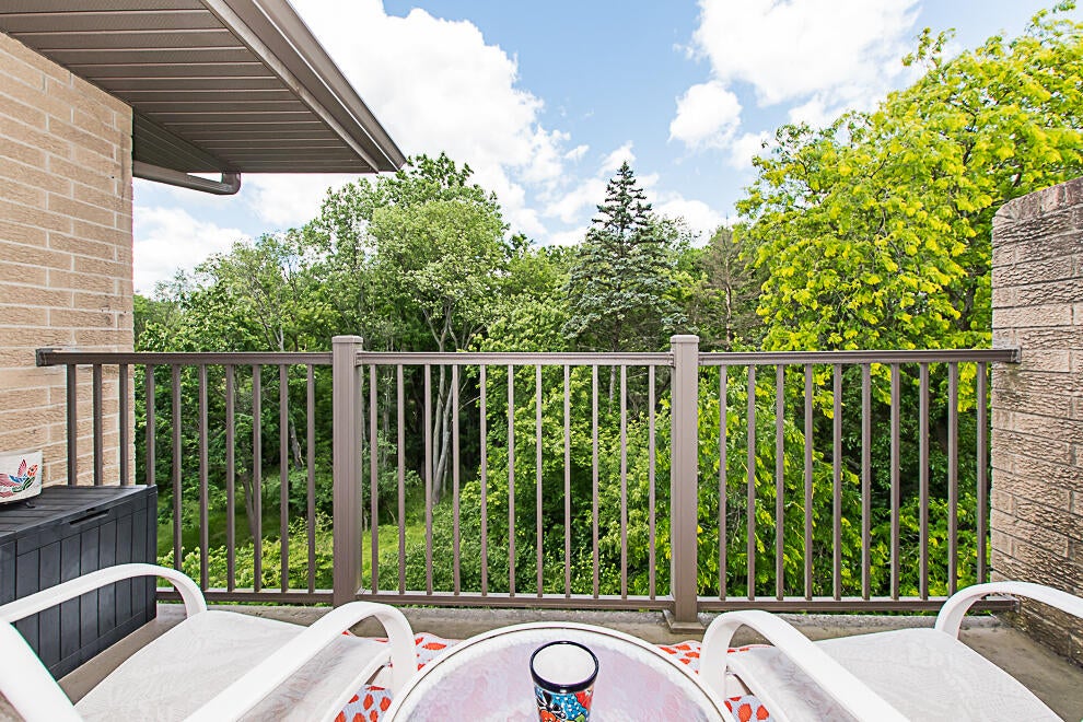 4040 Greenleaf Circle 408 — photo