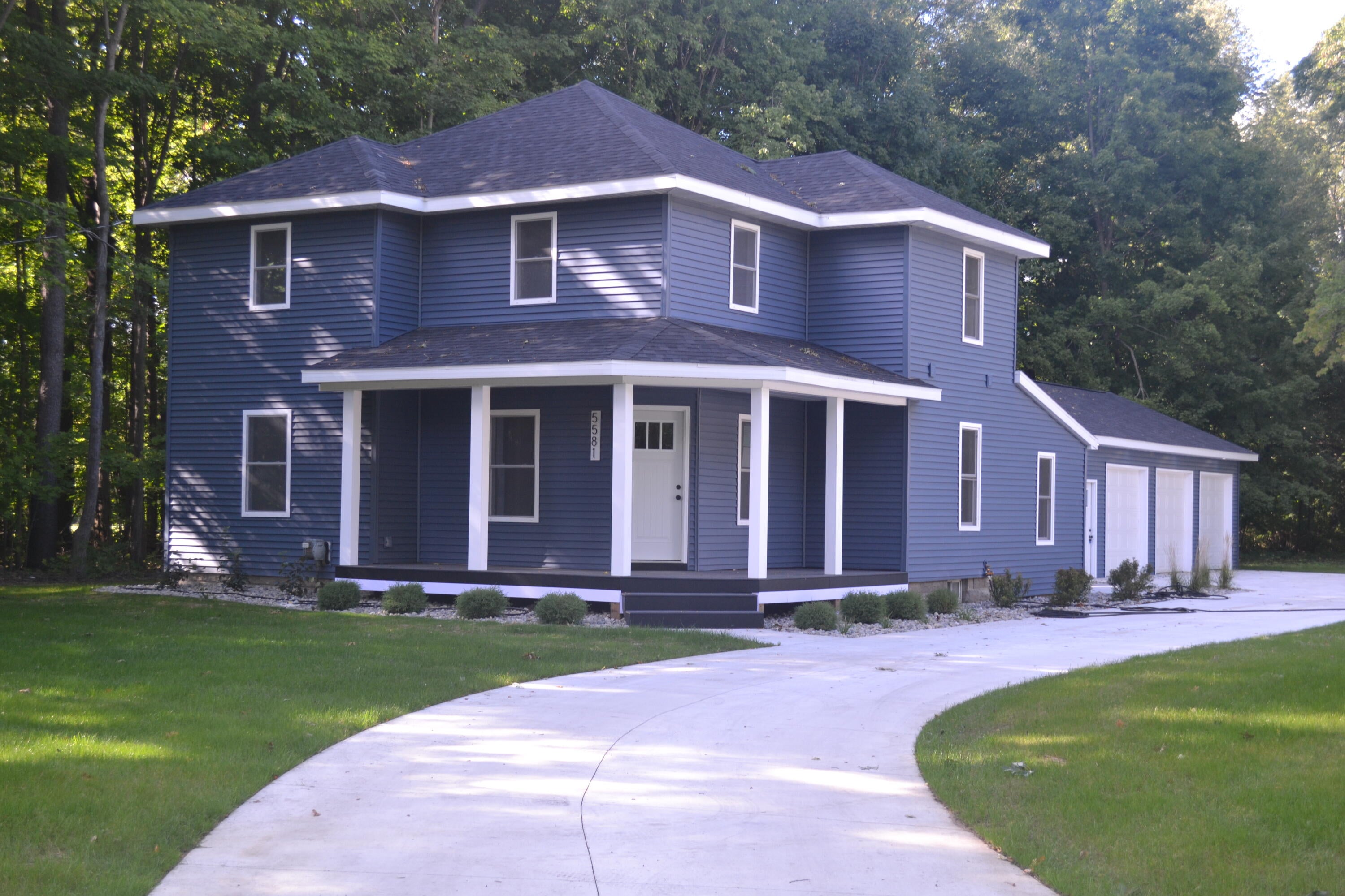 5581 E Main Street — photo