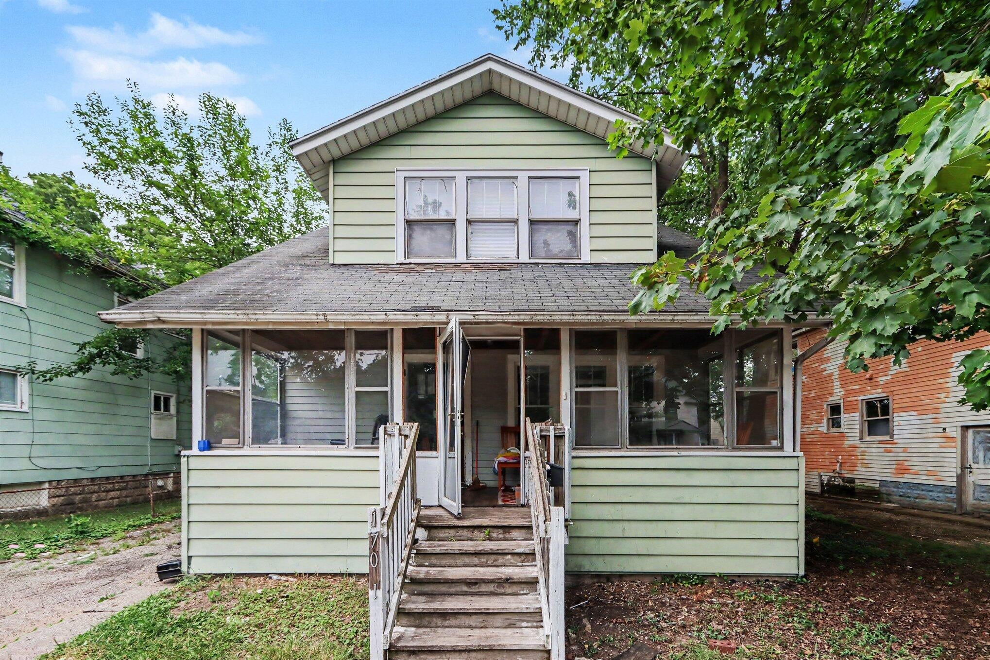 1701 Lay Boulevard — photo