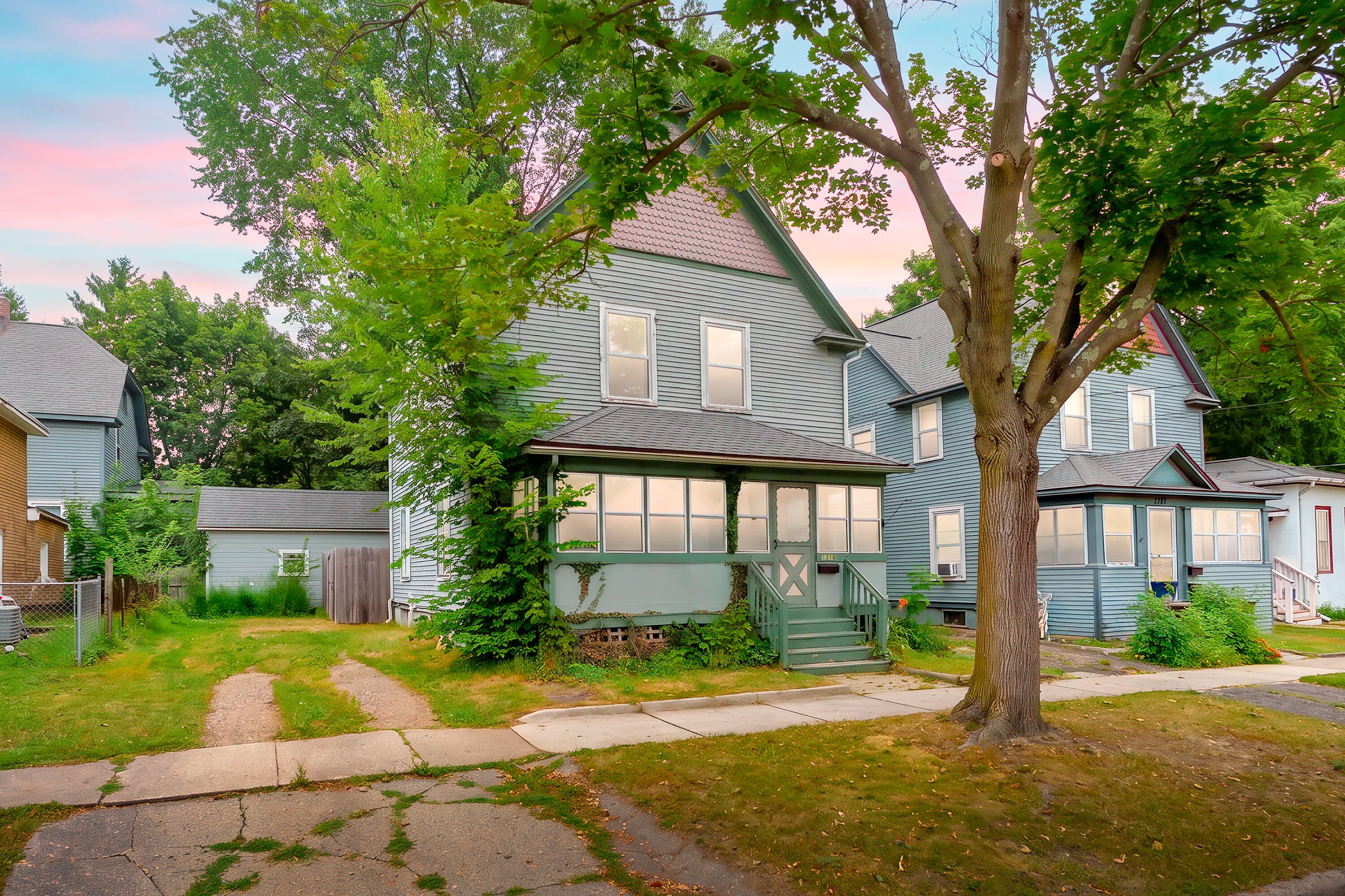 1318 Oak Street — photo
