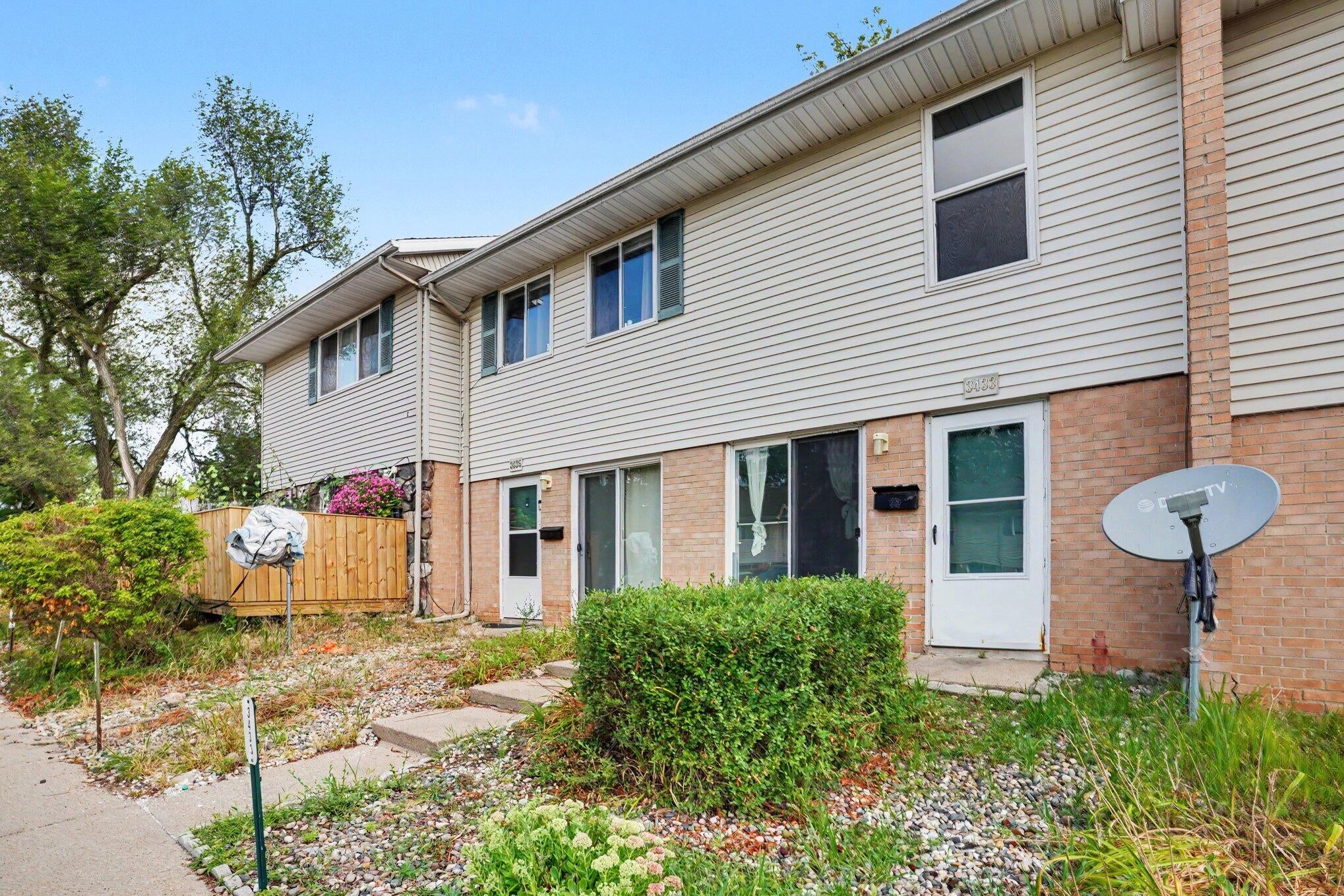 3433 Kenbrooke Court — photo