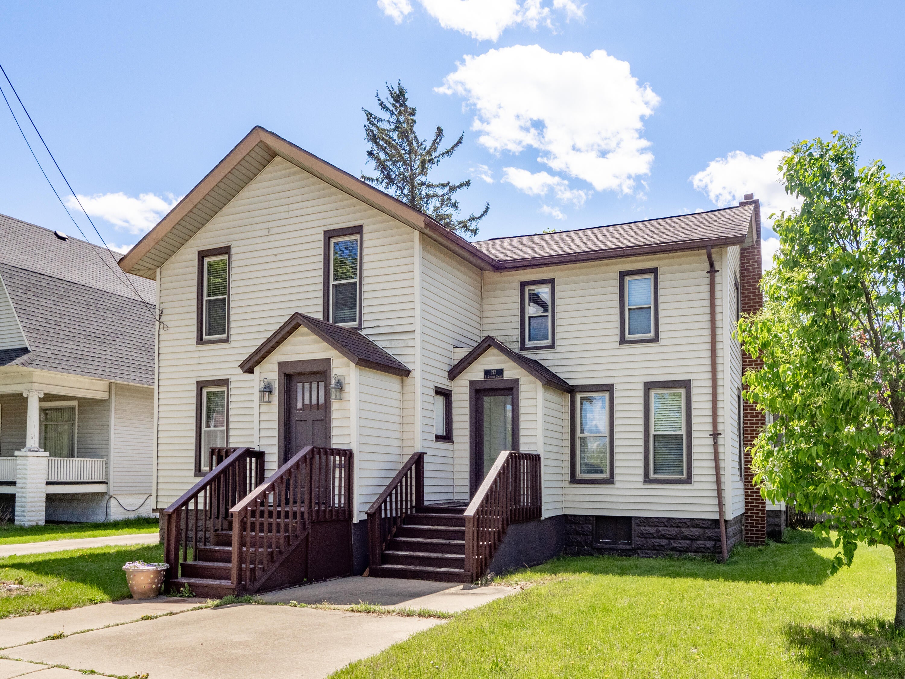 212 E Allegan Street — photo