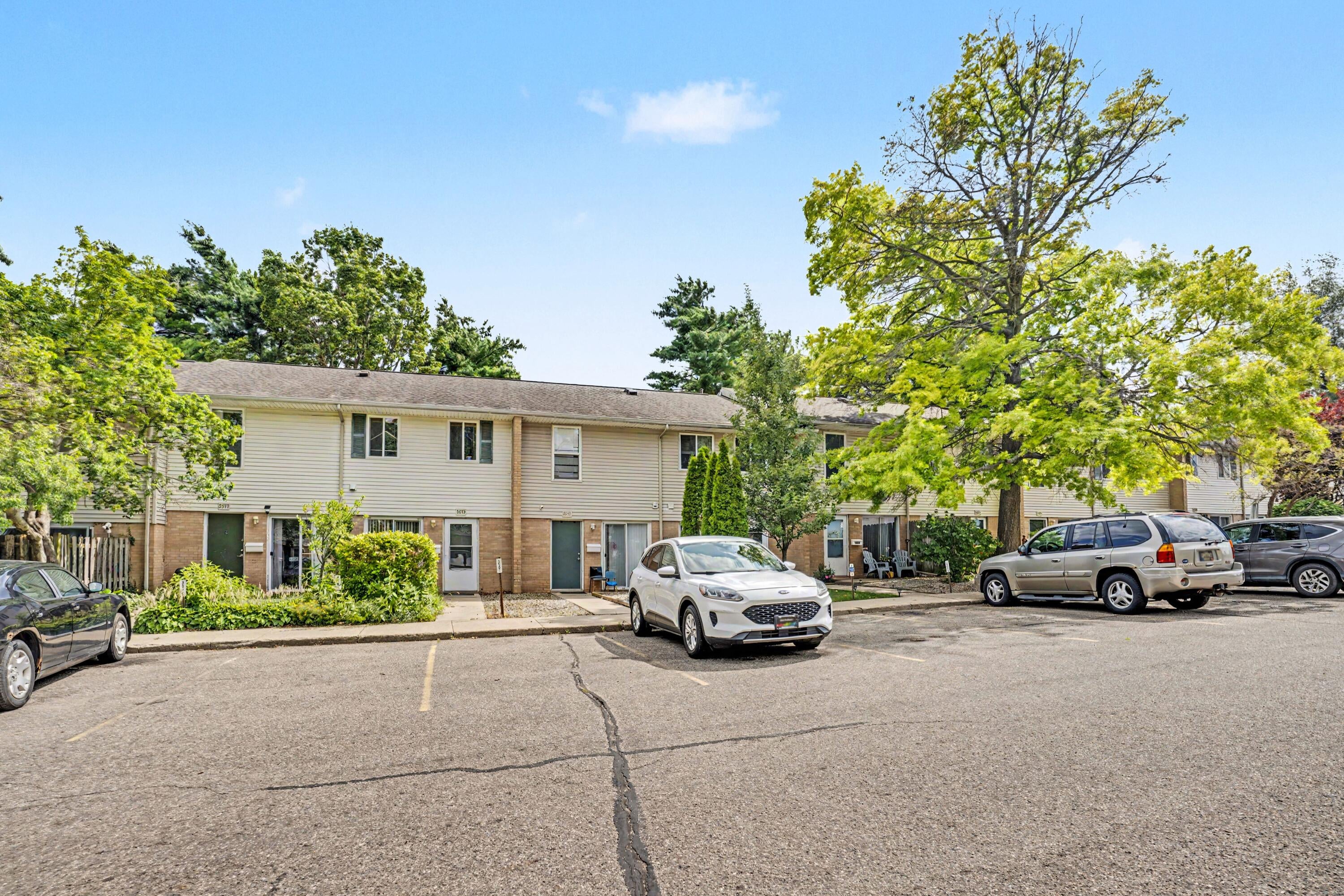 3583 Kenbrooke Court — photo
