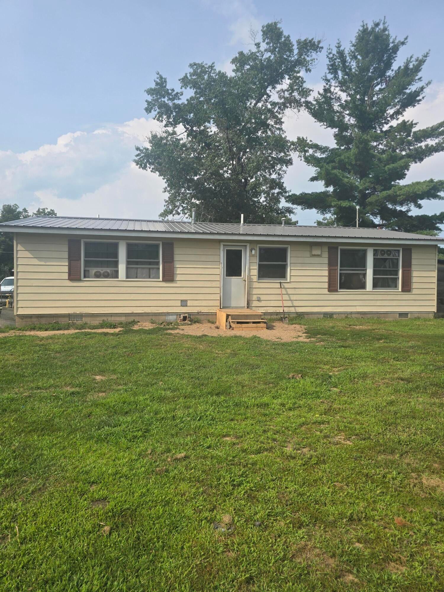 2440 Dennis James Drive — photo