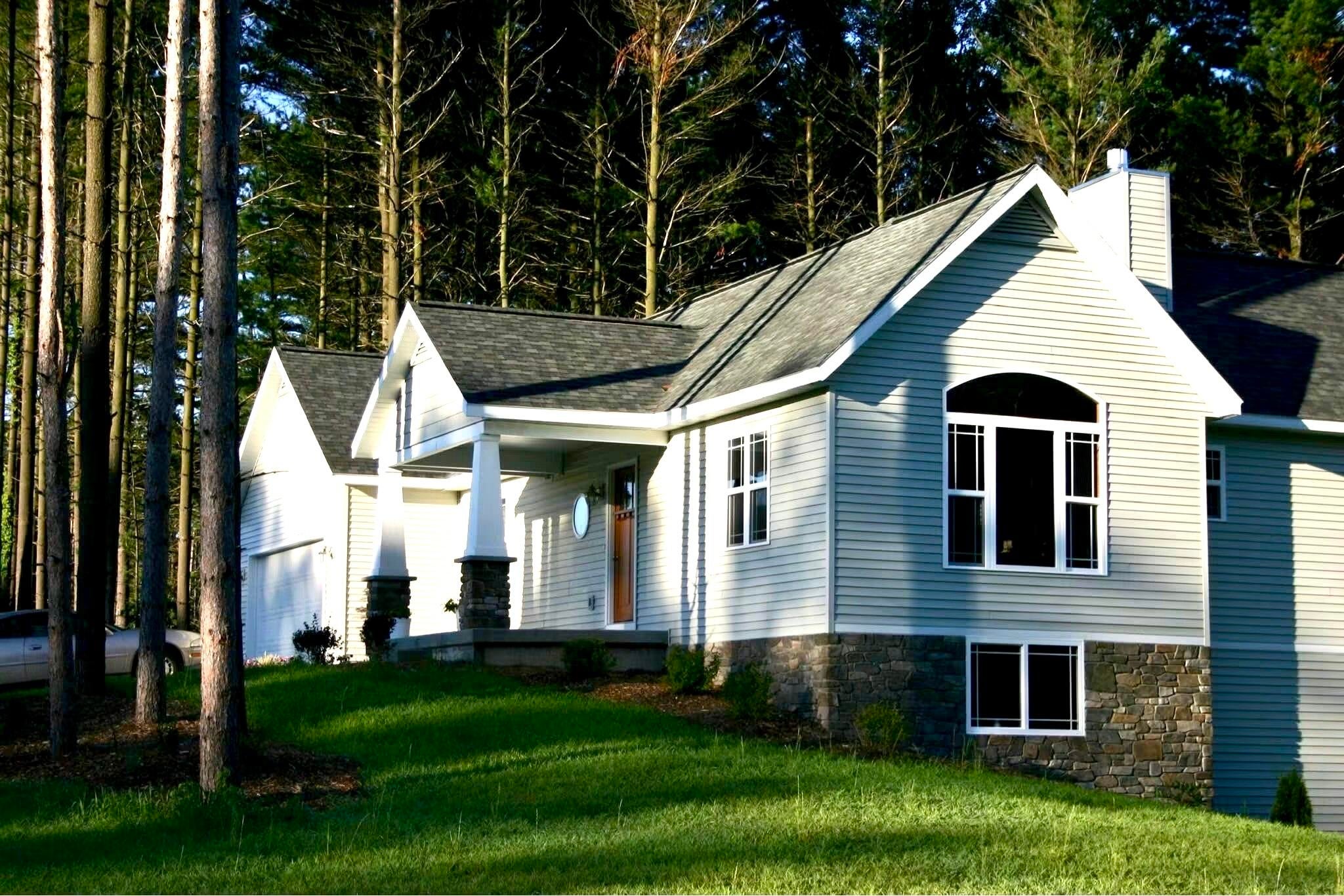 1921 Pineridge — photo