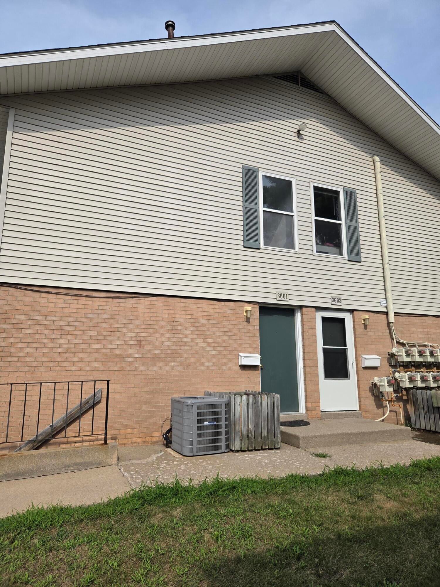 3601 Kenbrooke Court — photo