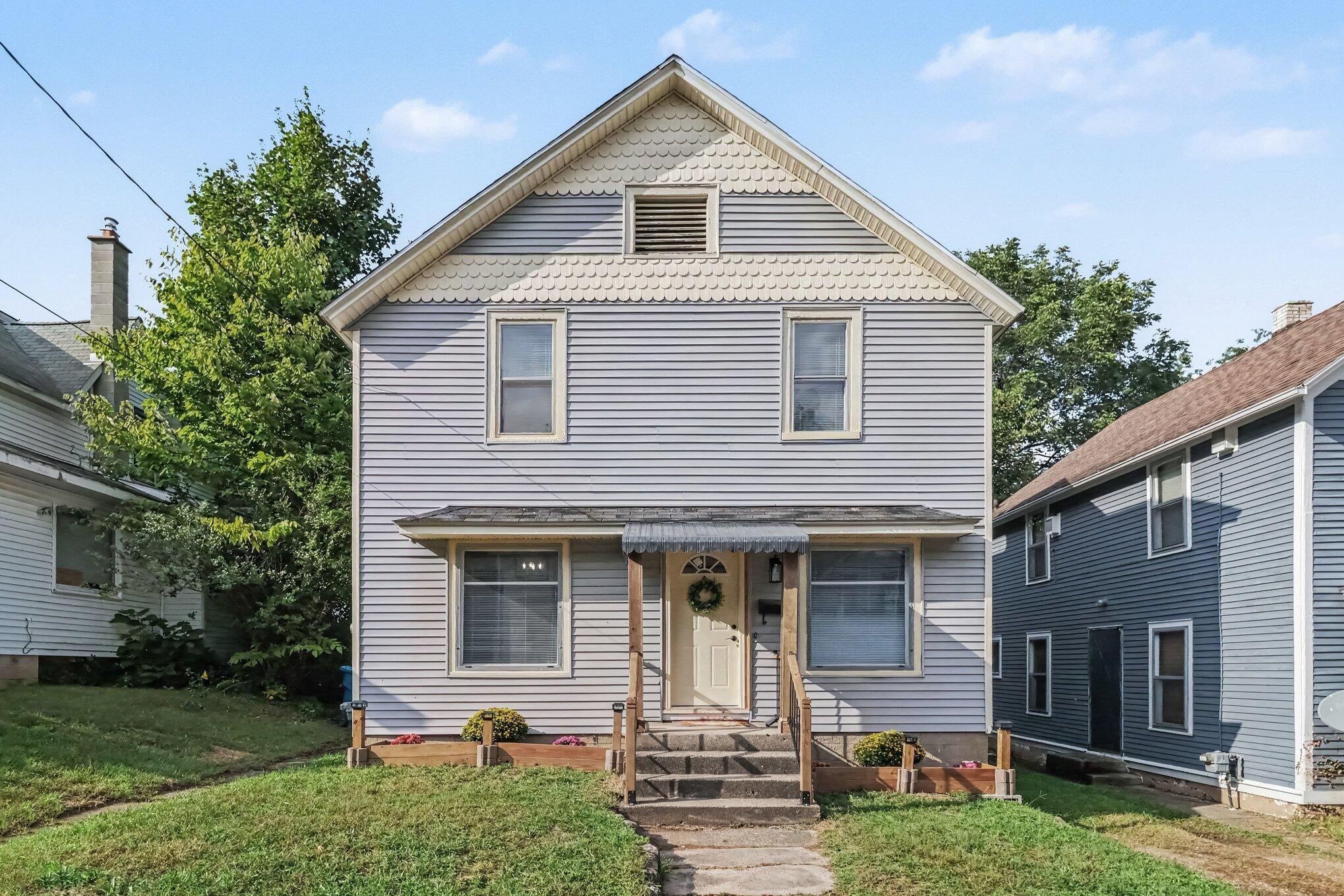 132 W Belmont Street — photo