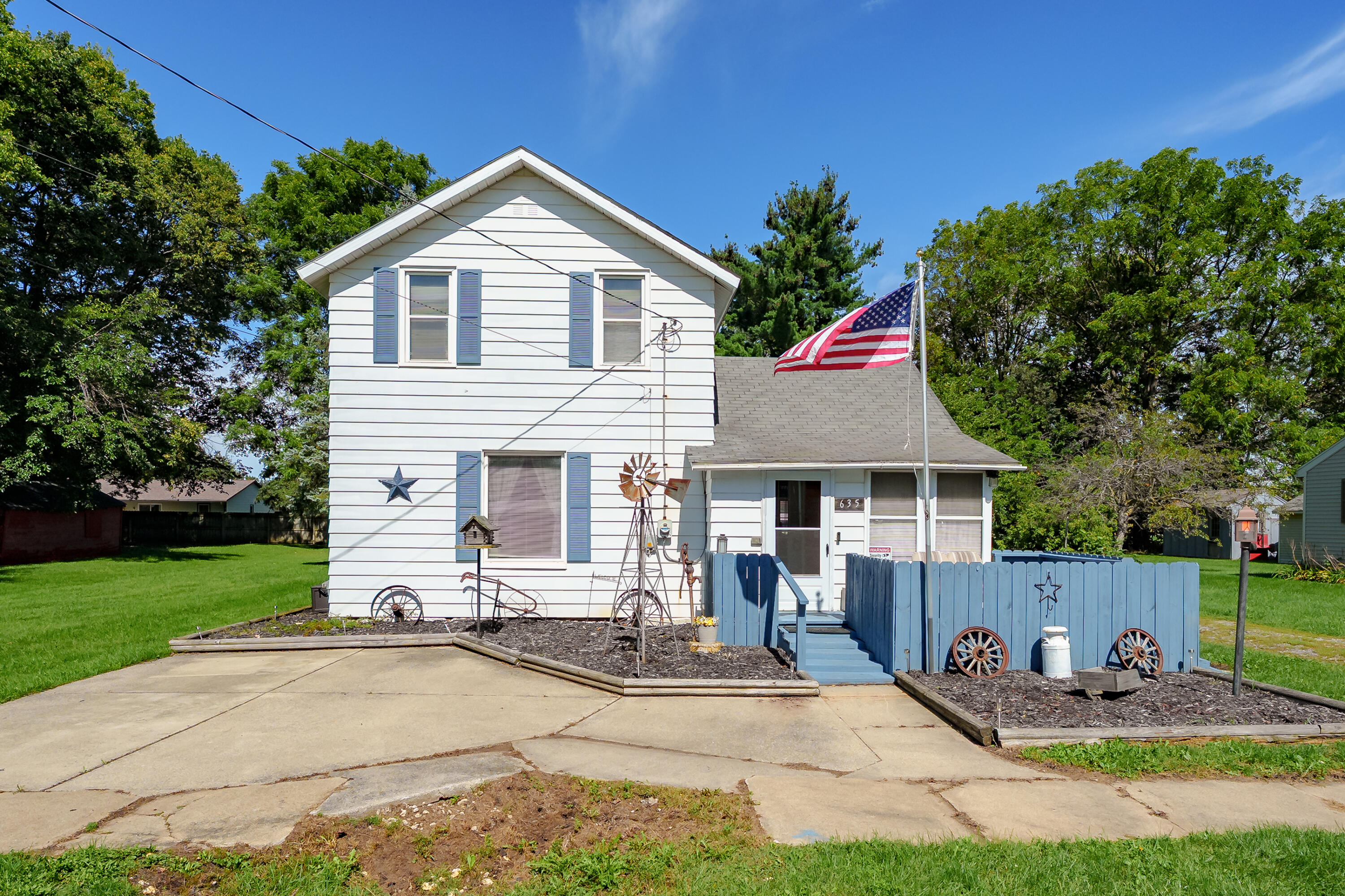 635 Osterhout Street — photo