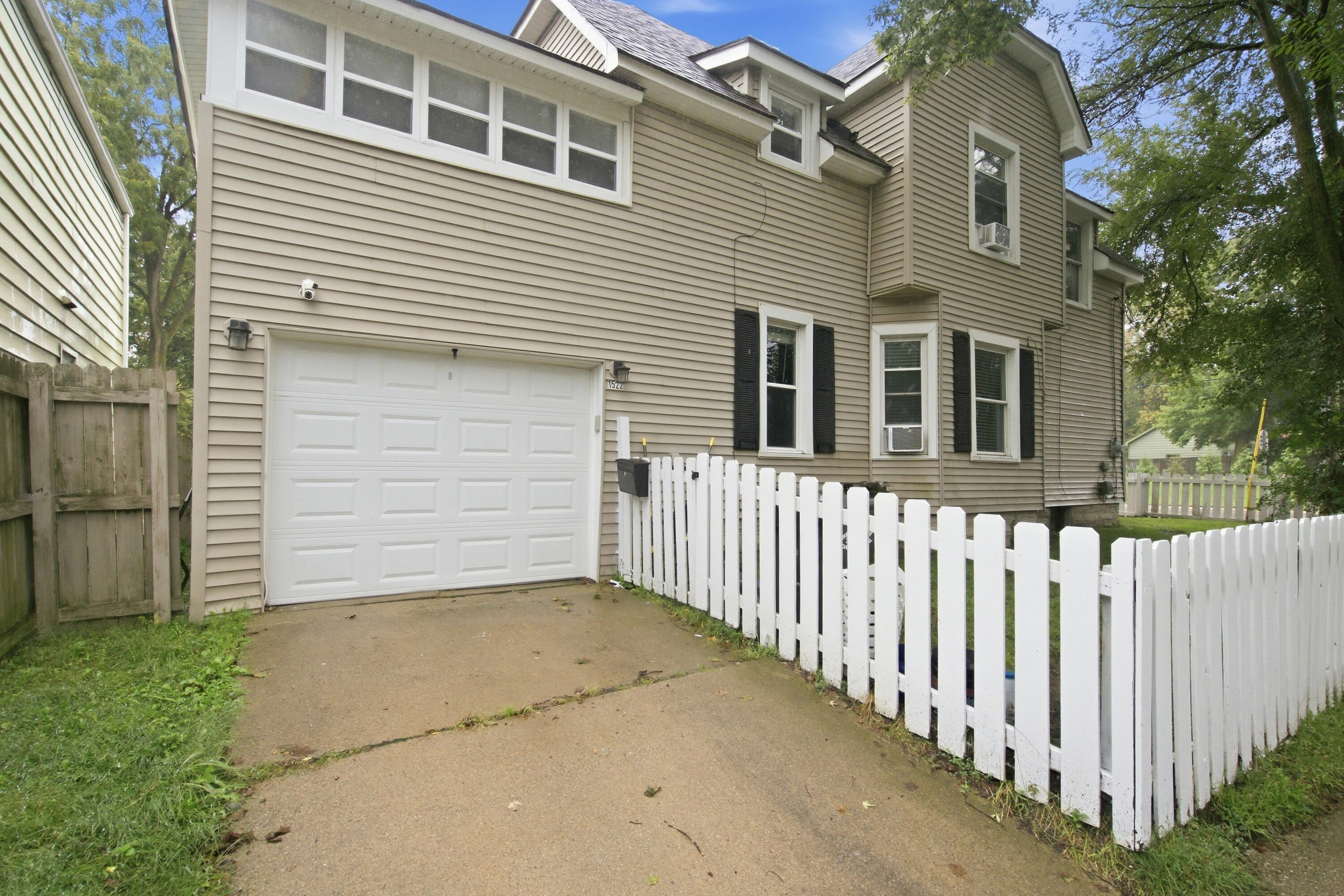 1522 W Main Street — photo