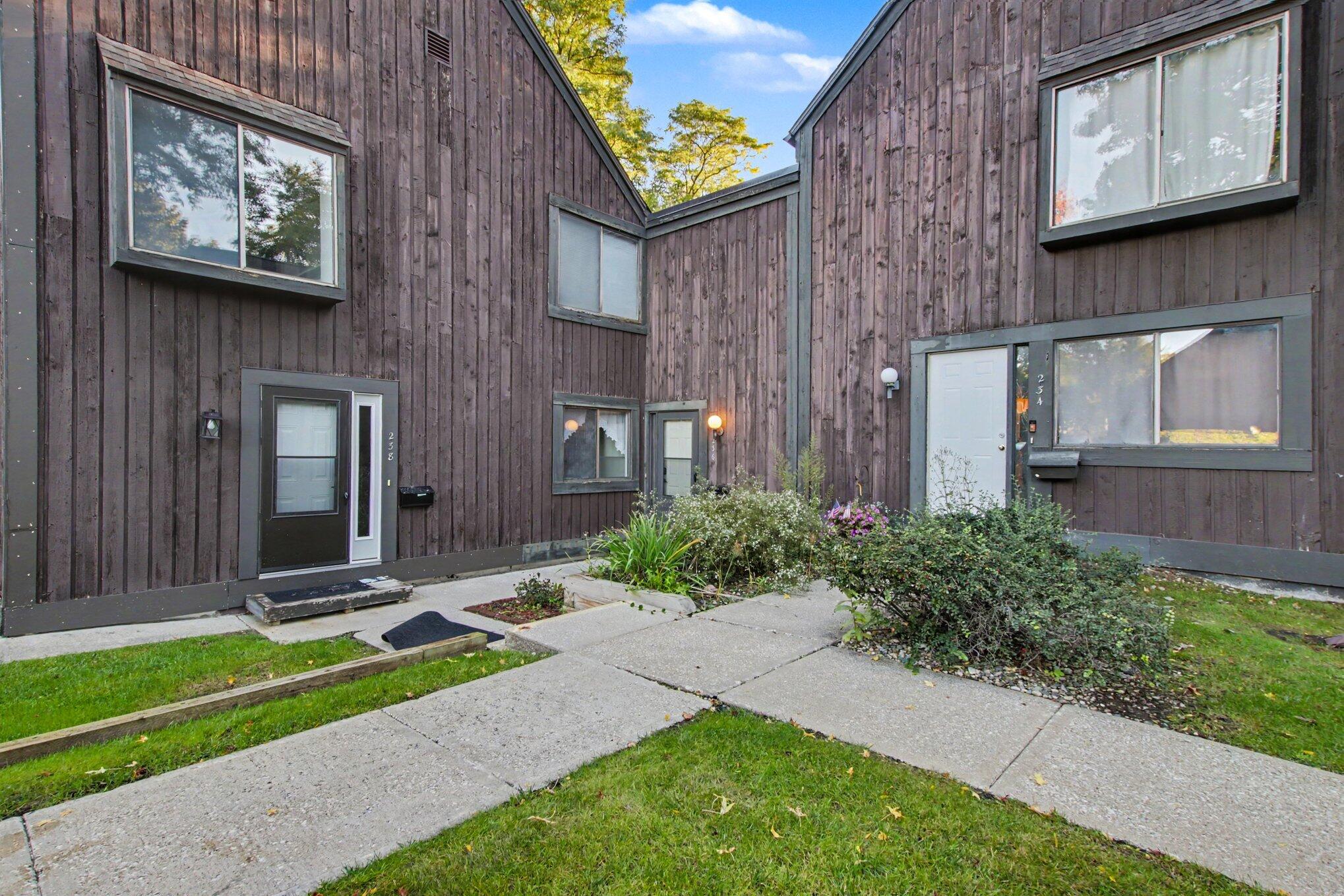236 Falkirk Court Building: 2 Unit: Unit 16 — photo