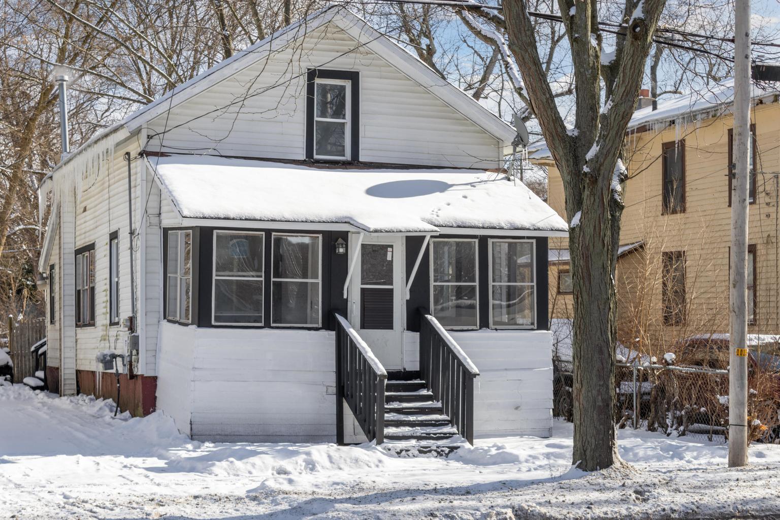 1610 N Burdick Street — photo