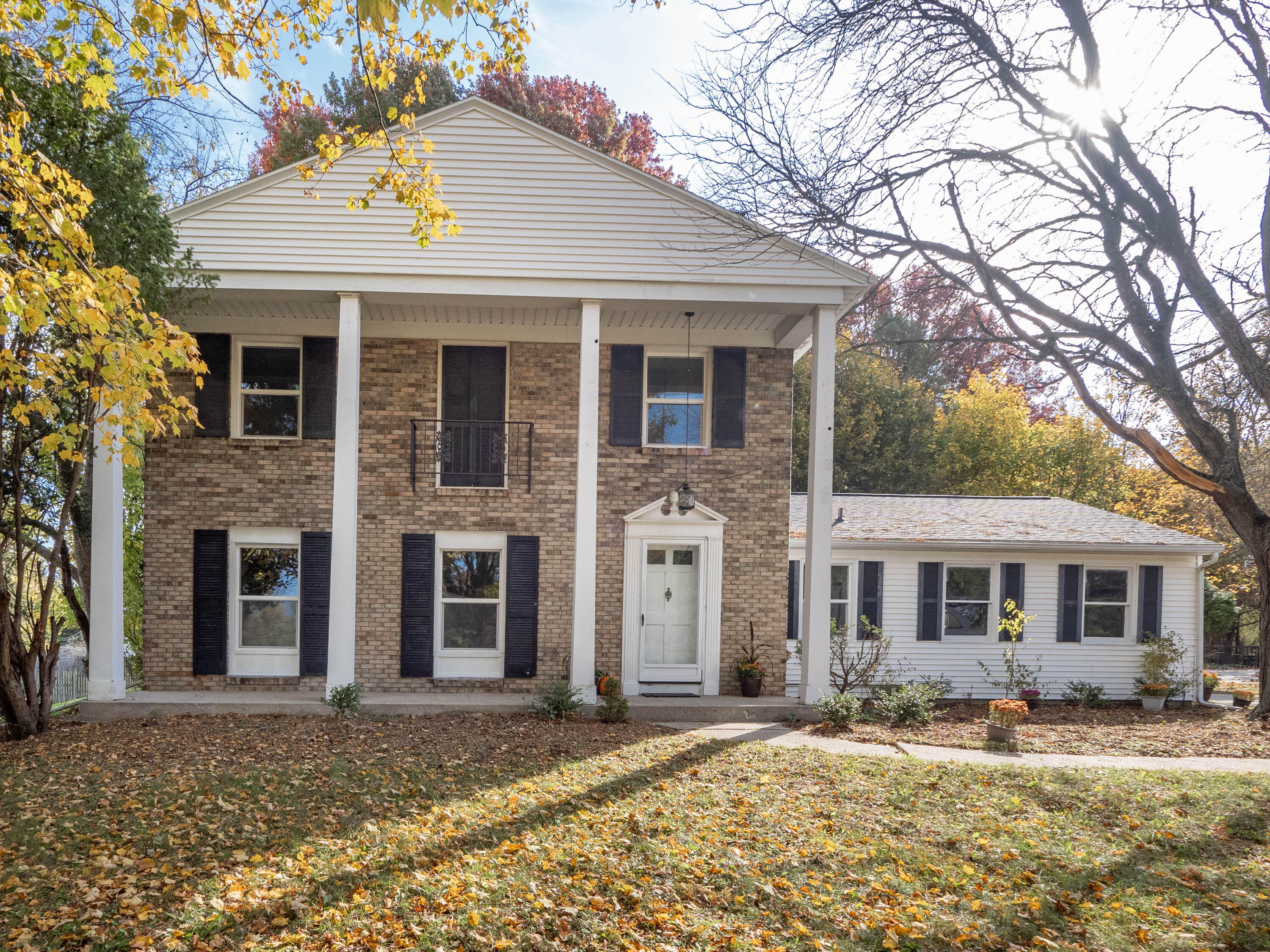 5323 Lynnhill Street — photo